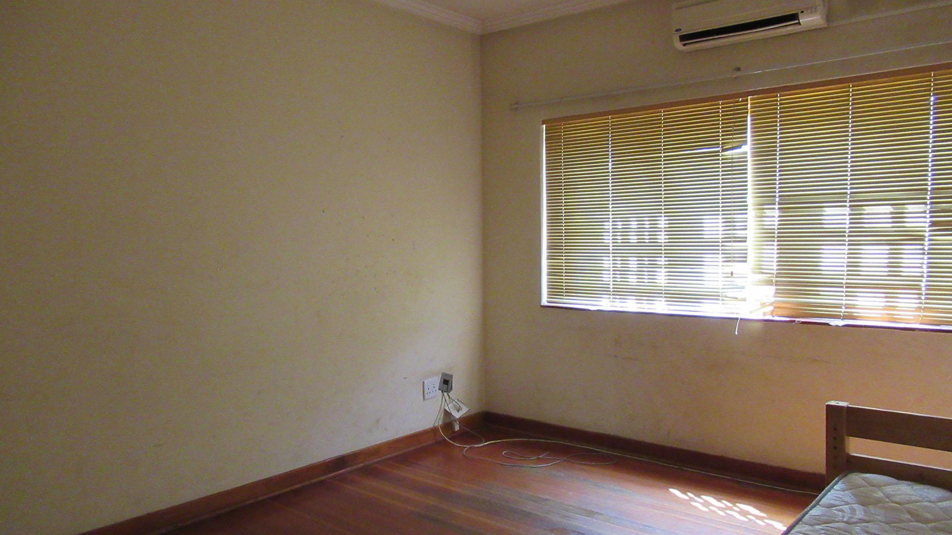 Bed Room 2 - 19 square meters of property in South Kensington