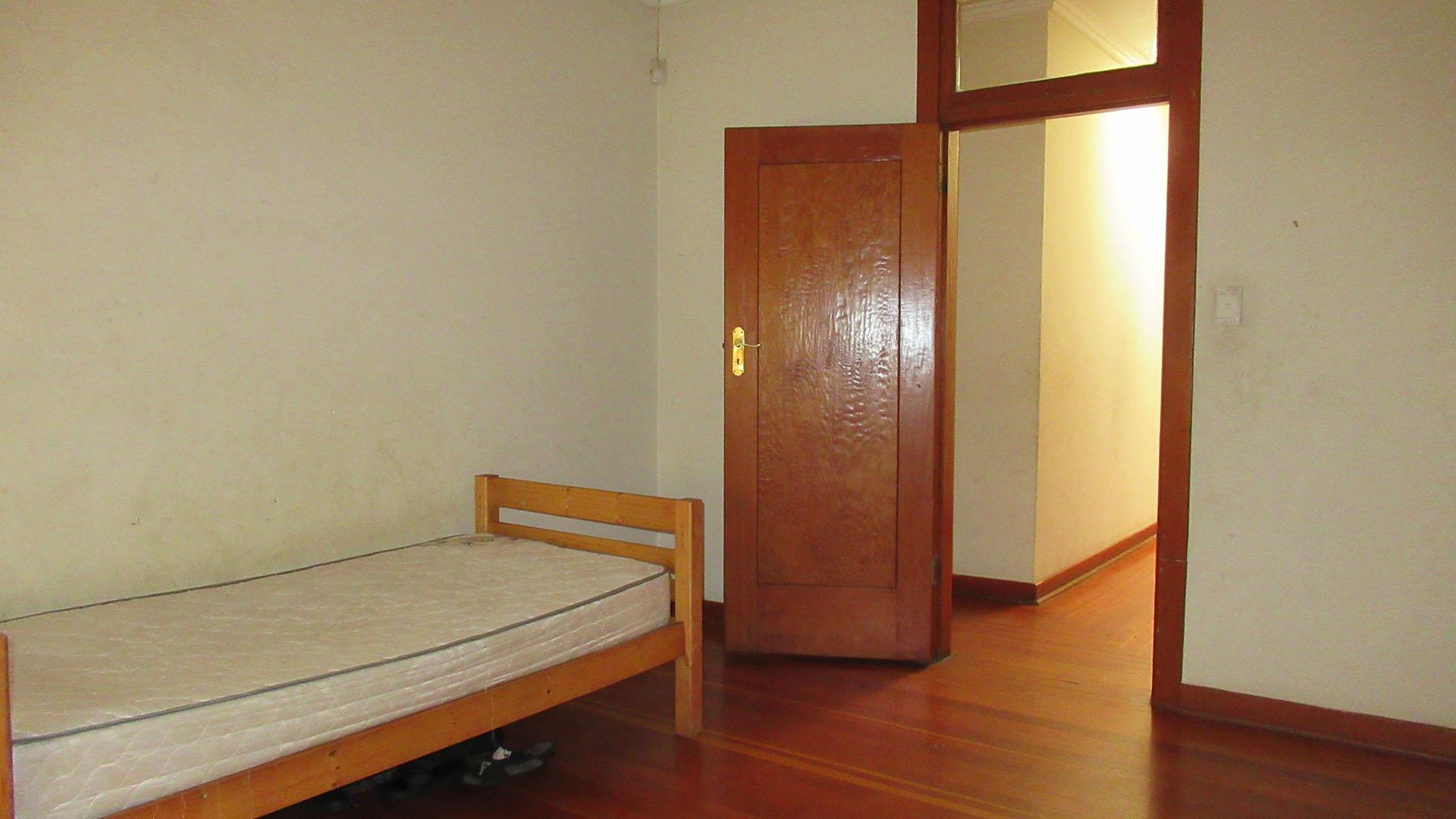 Bed Room 2 - 19 square meters of property in South Kensington