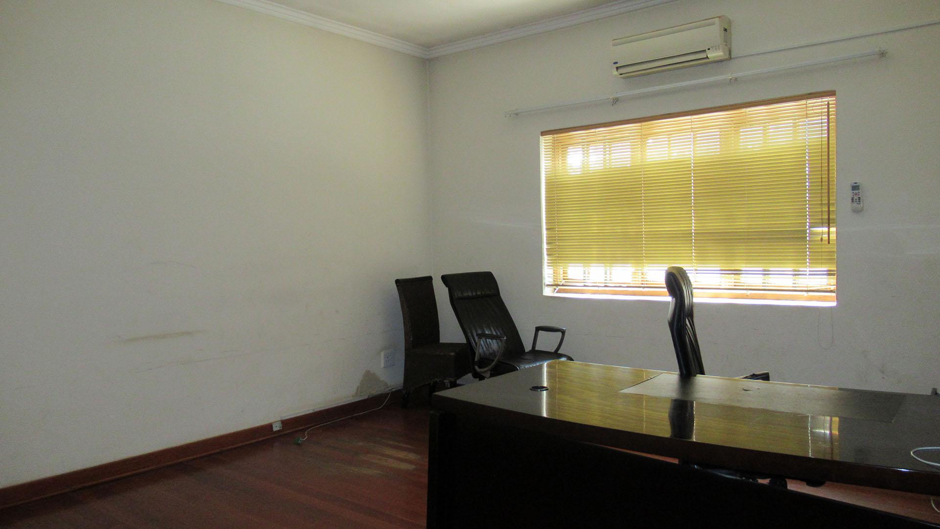 Bed Room 3 - 24 square meters of property in South Kensington