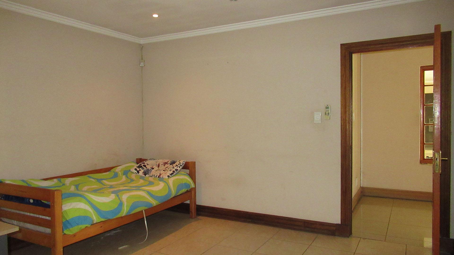 Bed Room 4 - 21 square meters of property in South Kensington