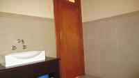 Bathroom 2 - 10 square meters of property in South Kensington