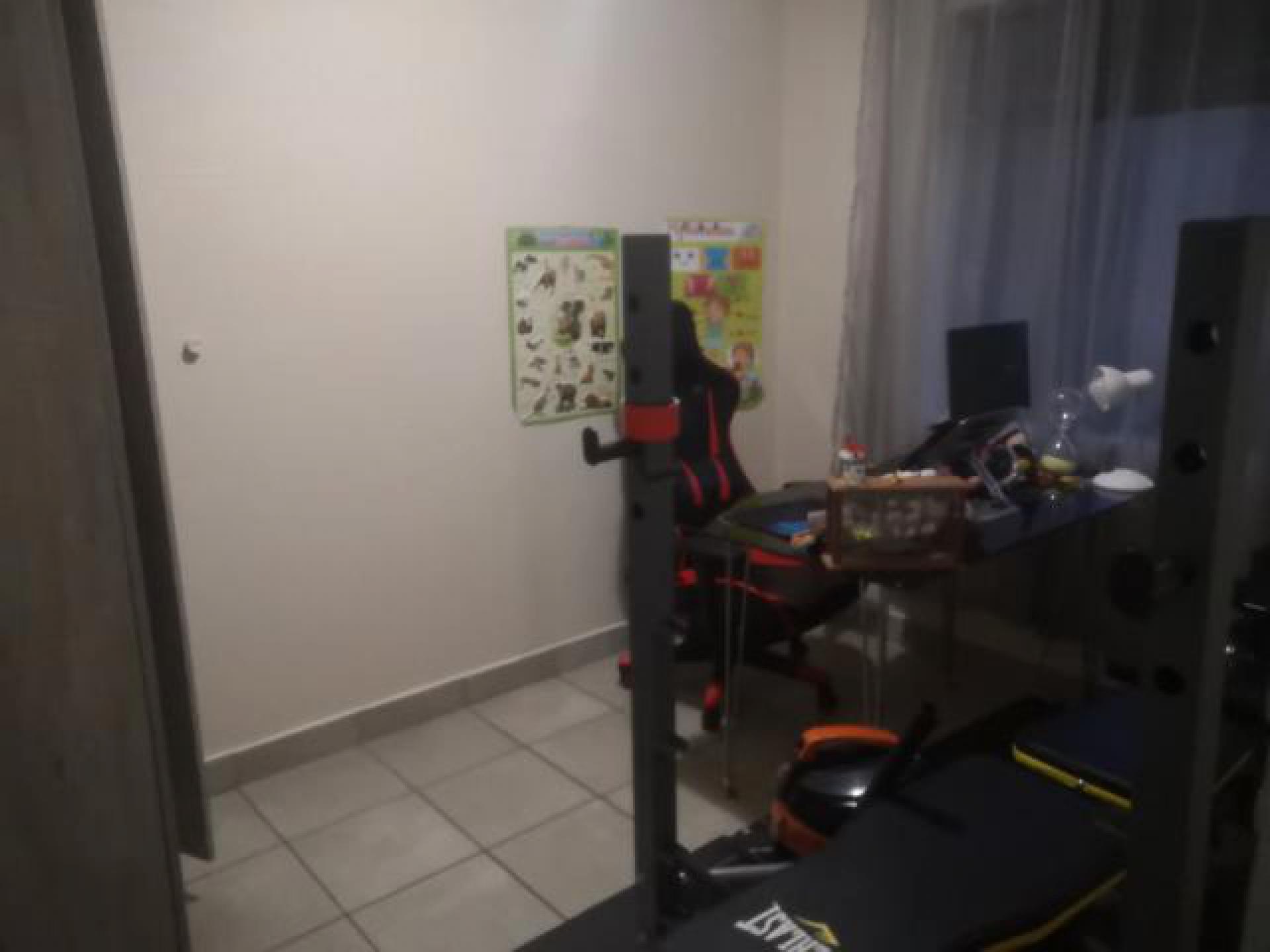 Bed Room 2 of property in Montana Tuine