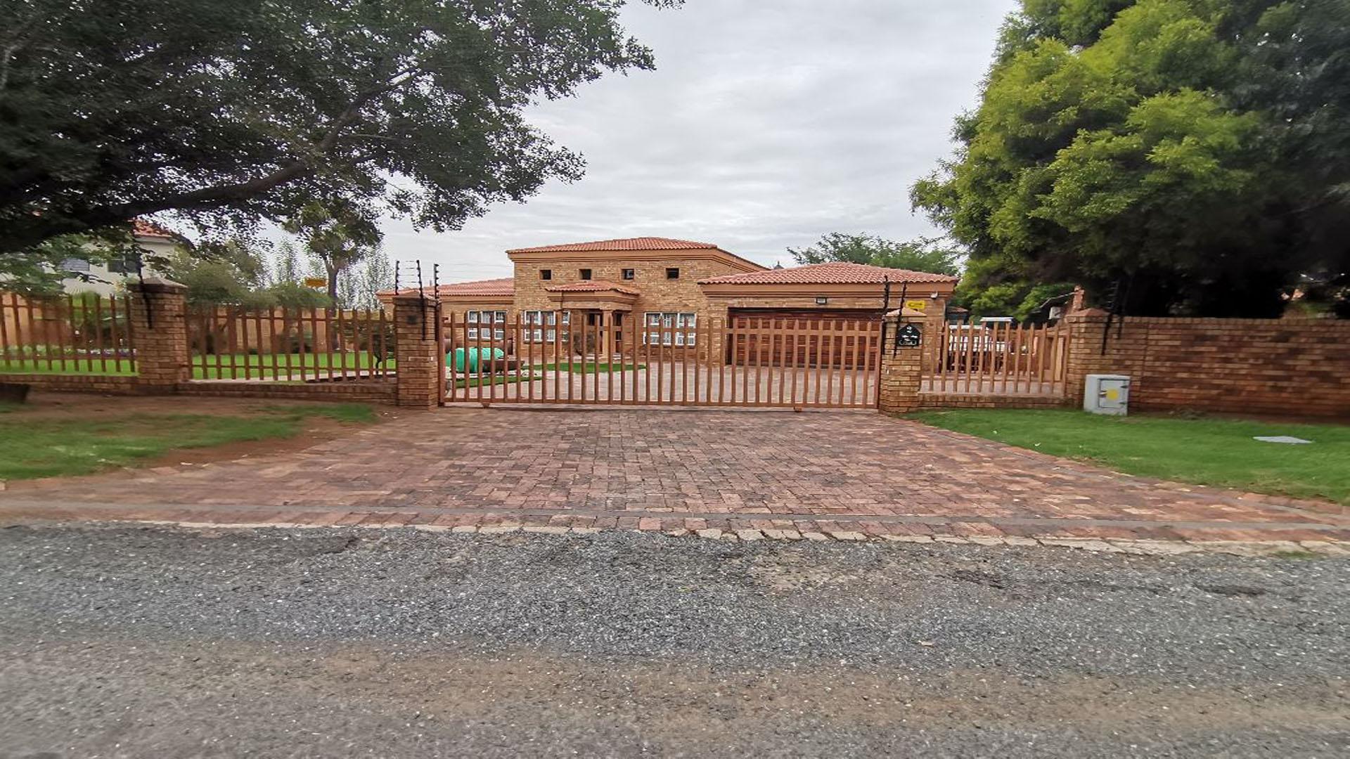 Front View of property in Vanderbijlpark