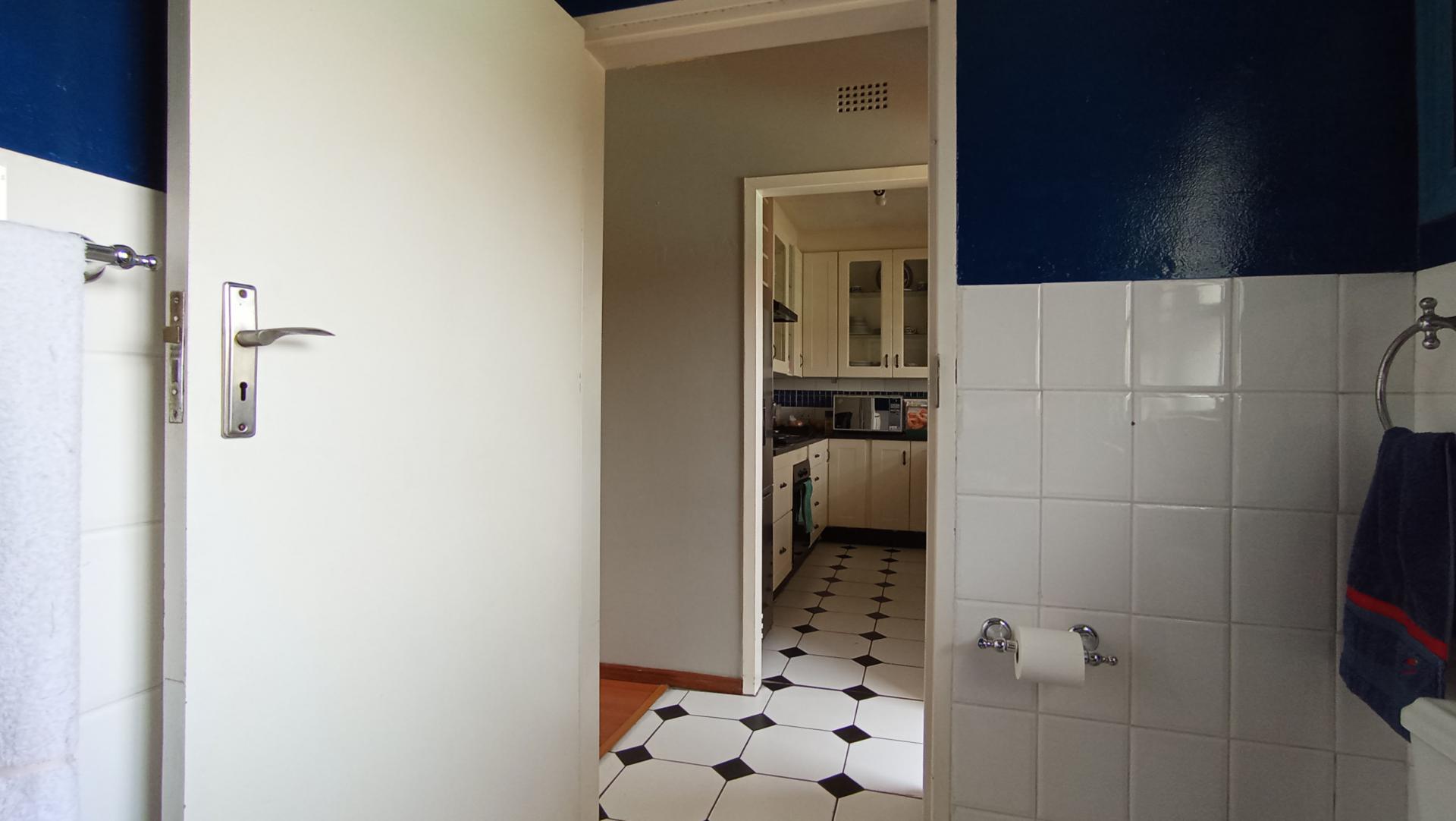 Bathroom 1 - 5 square meters of property in Dunsevern