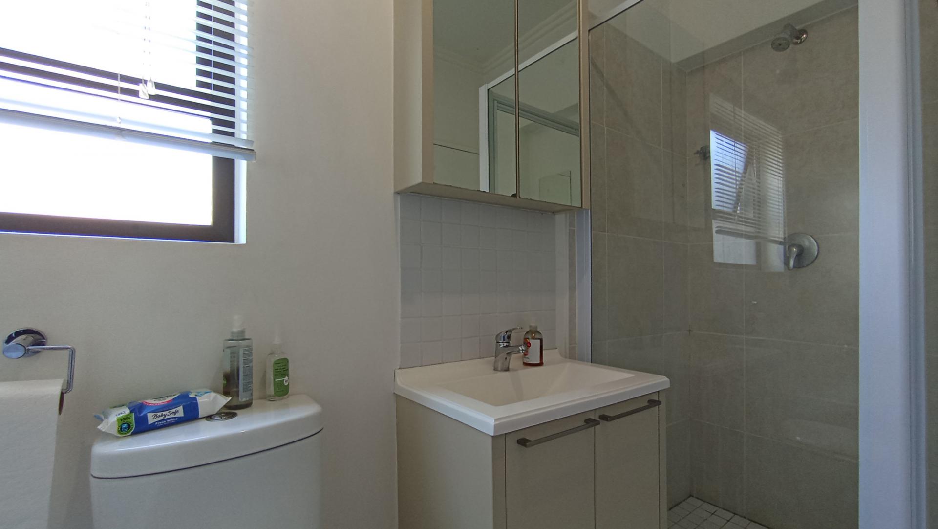 Bathroom 1 - 5 square meters of property in Craigavon A.H.