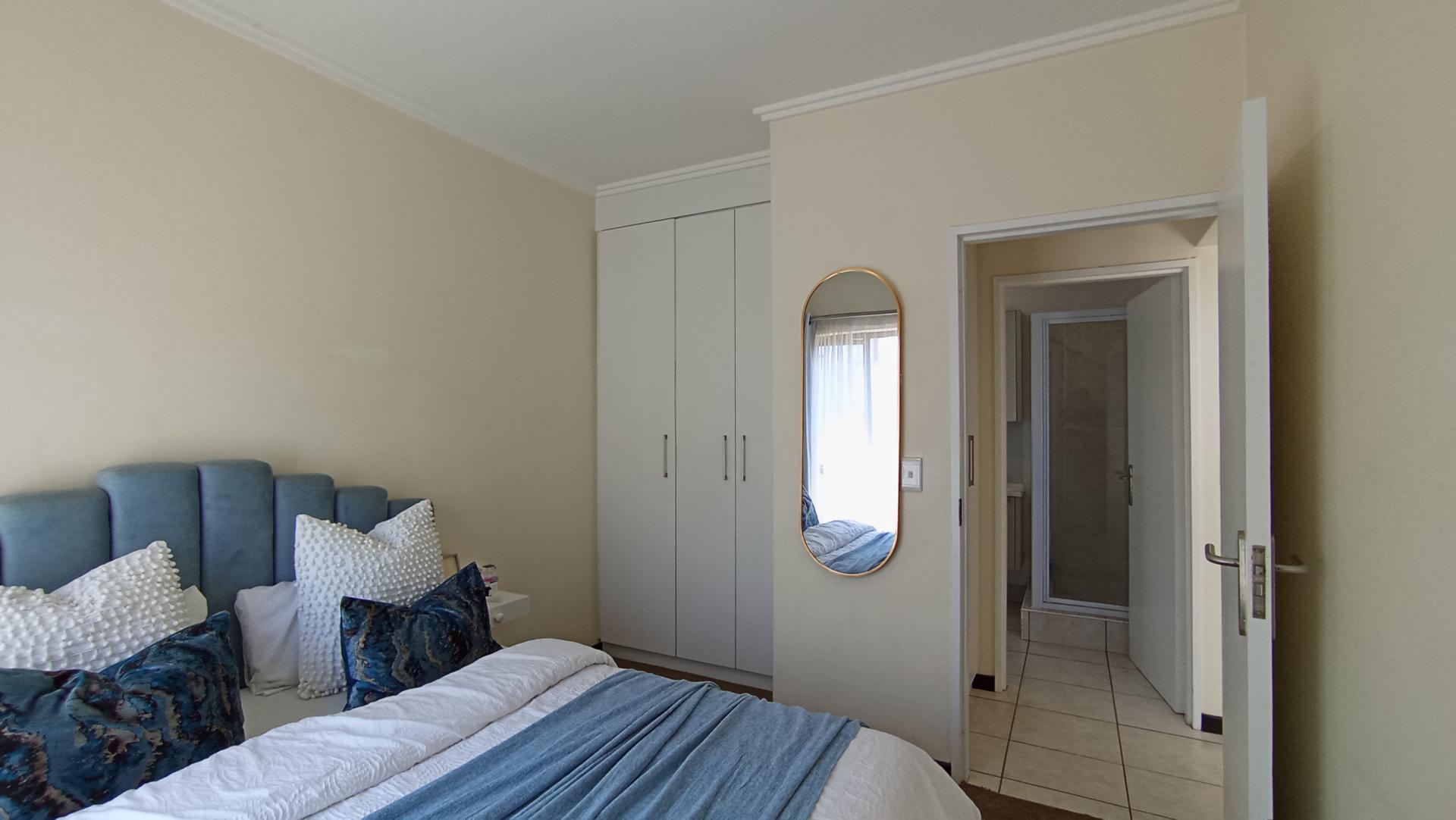 Bed Room 1 - 12 square meters of property in Craigavon A.H.