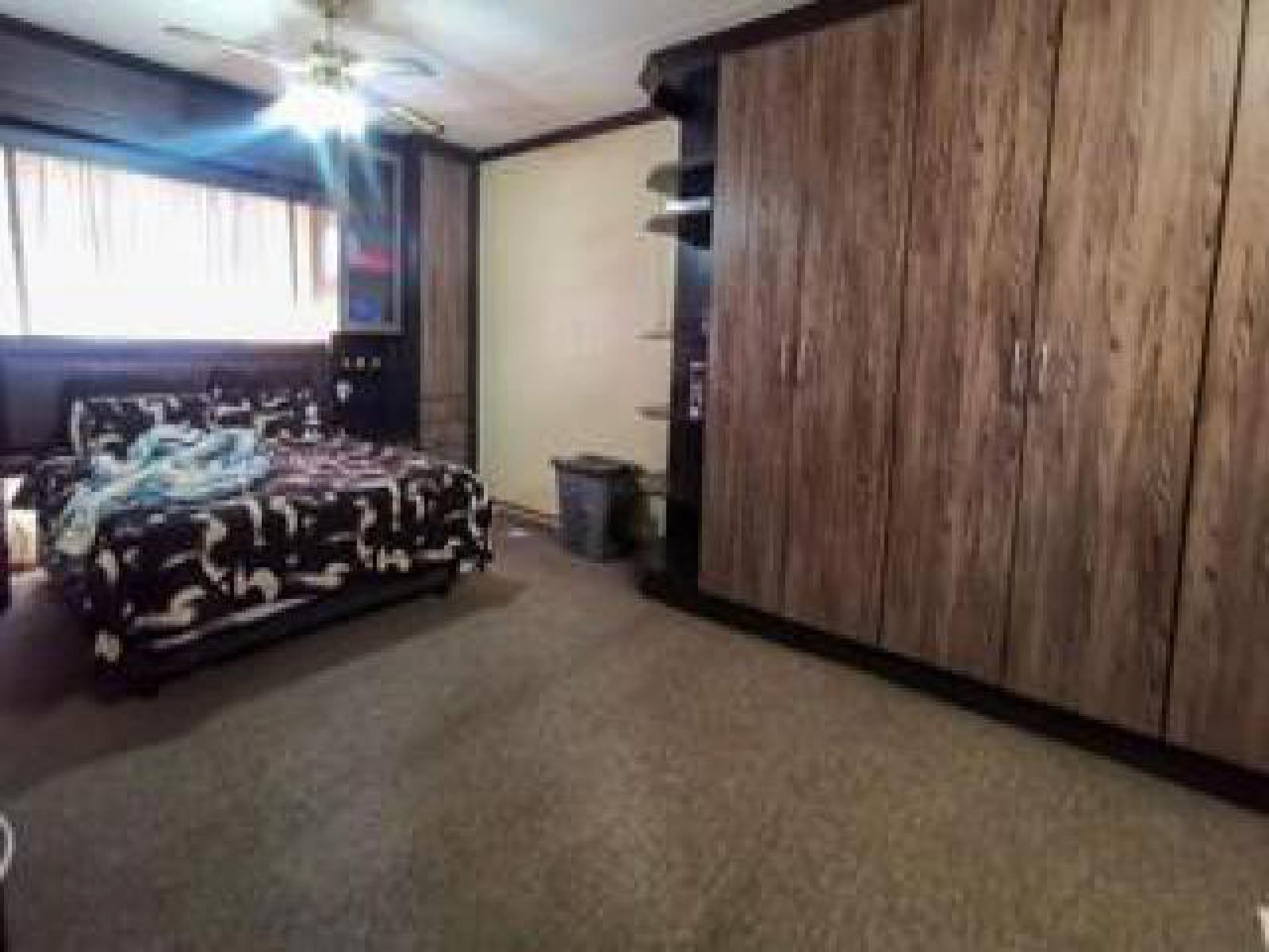 Main Bedroom of property in Secunda