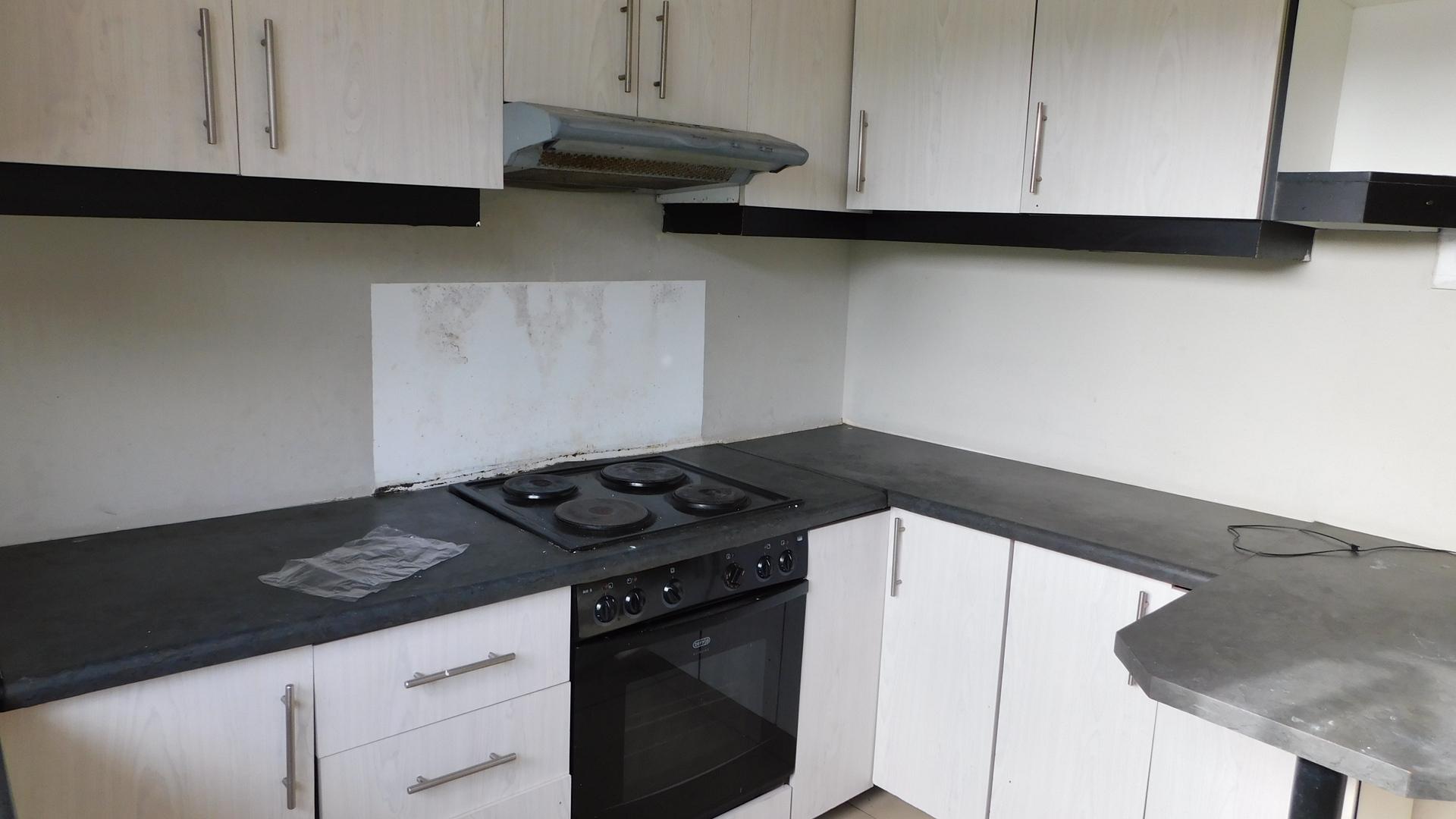 Kitchen - 9 square meters of property in Hillary 
