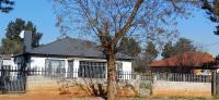 Front View of property in Three Rivers