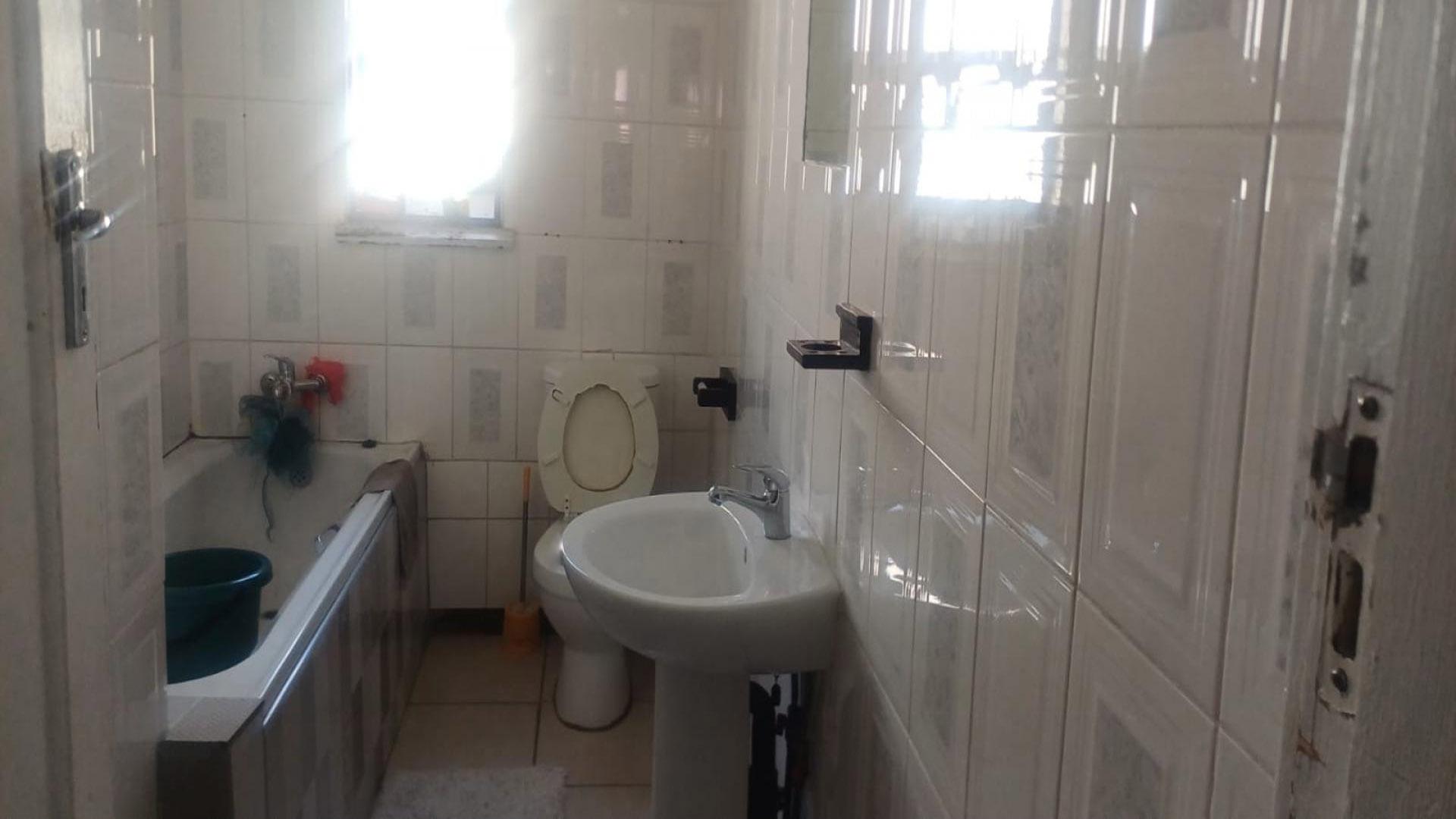 Bathroom 1 of property in South Hills