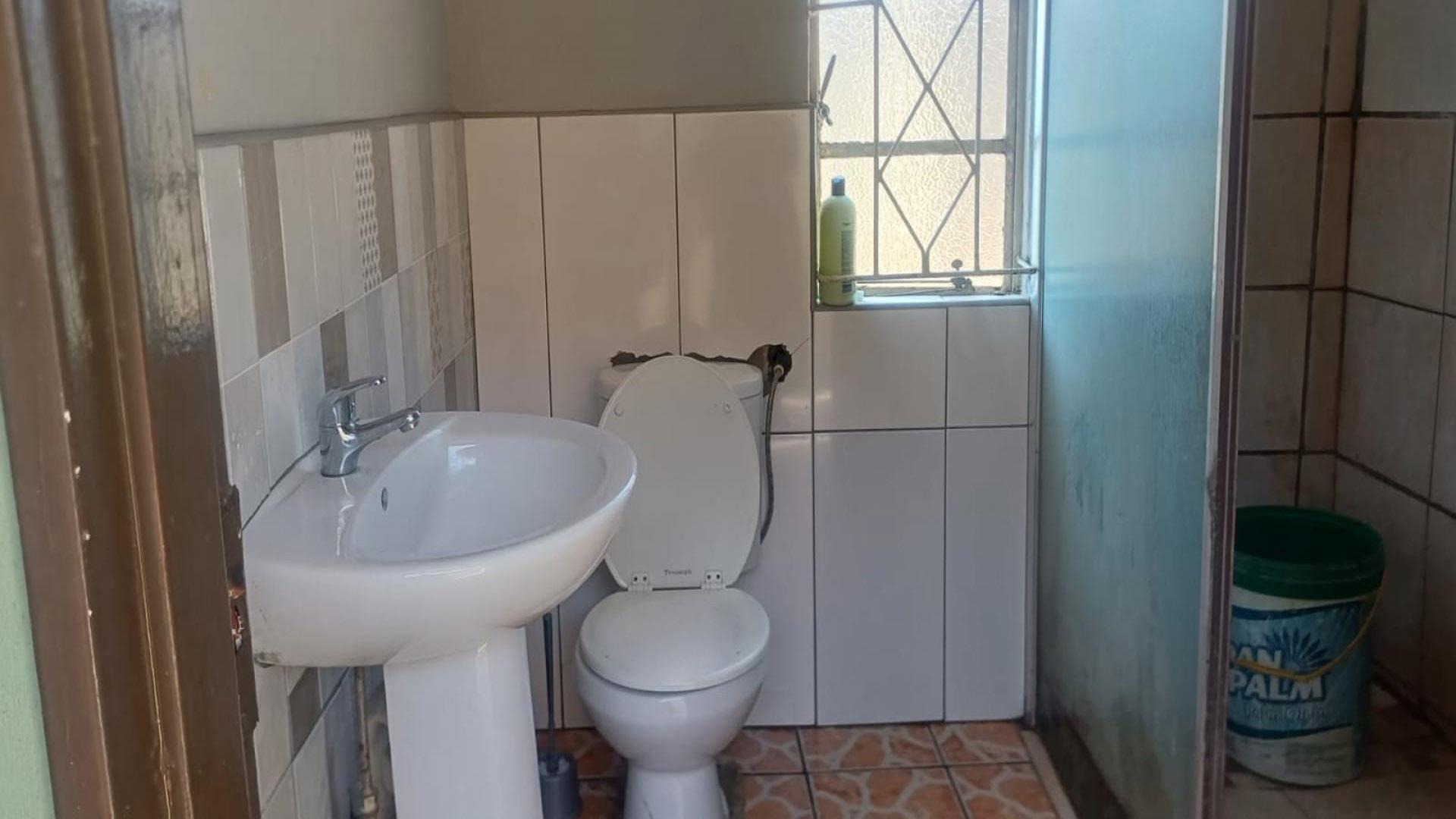 Bathroom 2 of property in South Hills