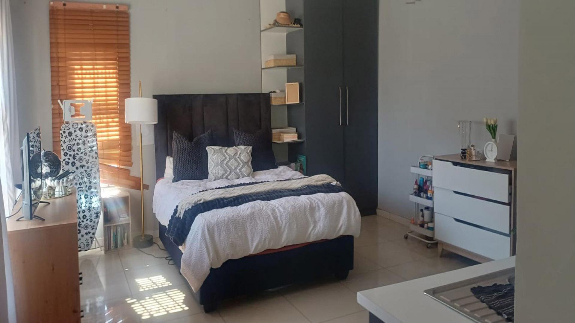 Bed Room 2 of property in South Hills