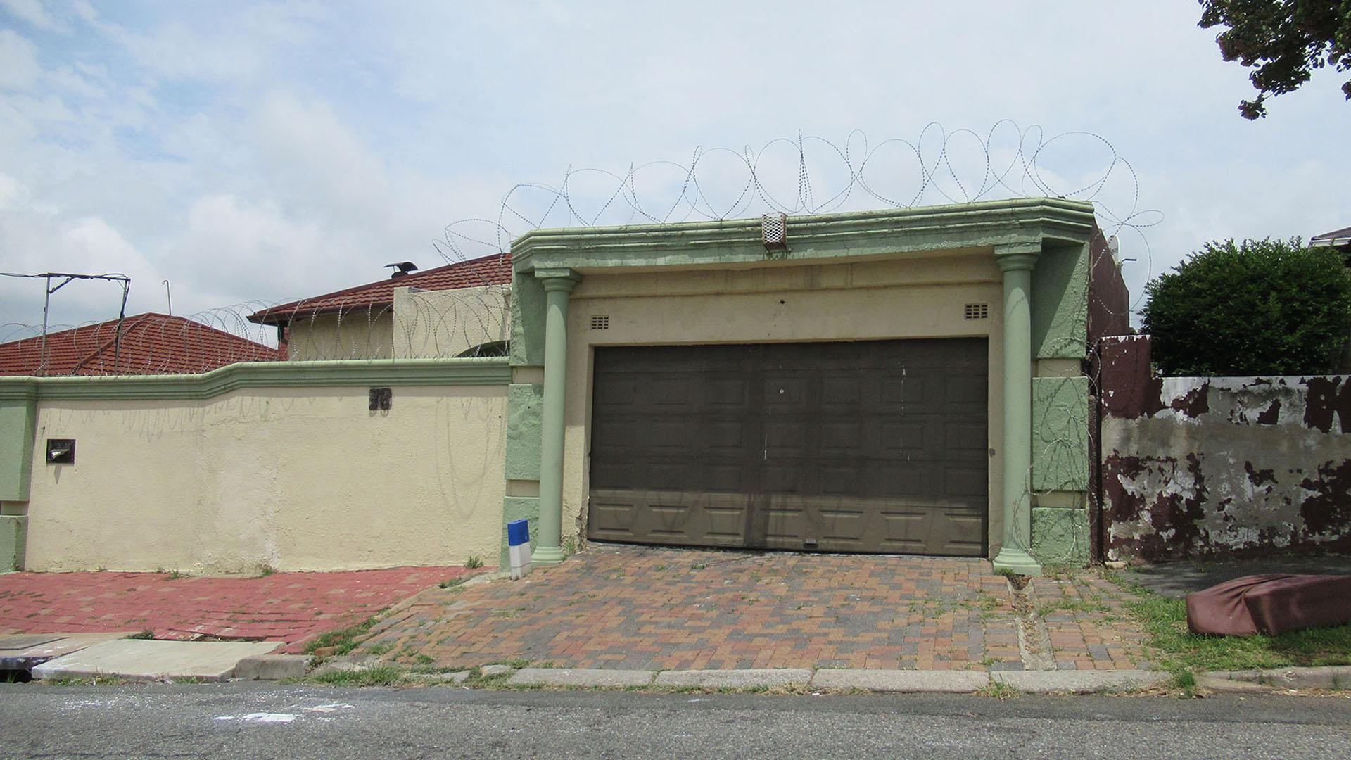 Front View of property in South Hills