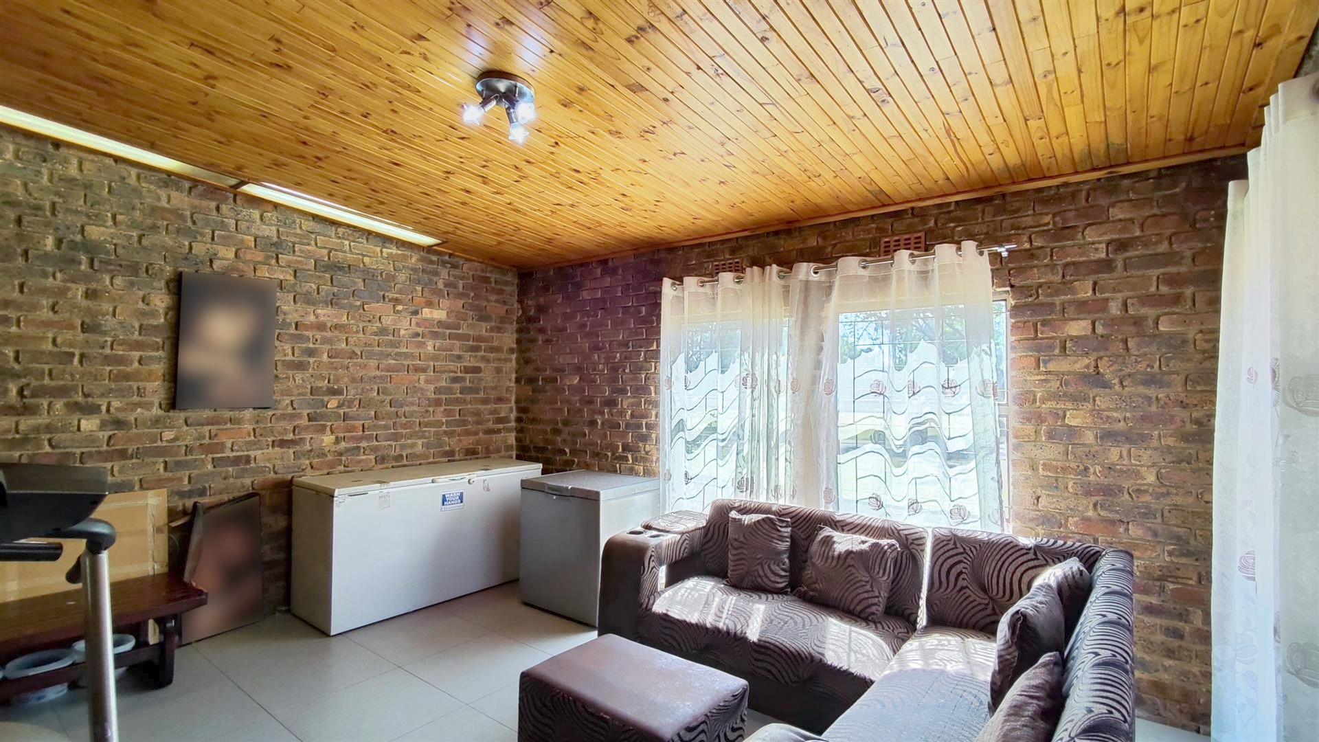 TV Room - 26 square meters of property in Terenure