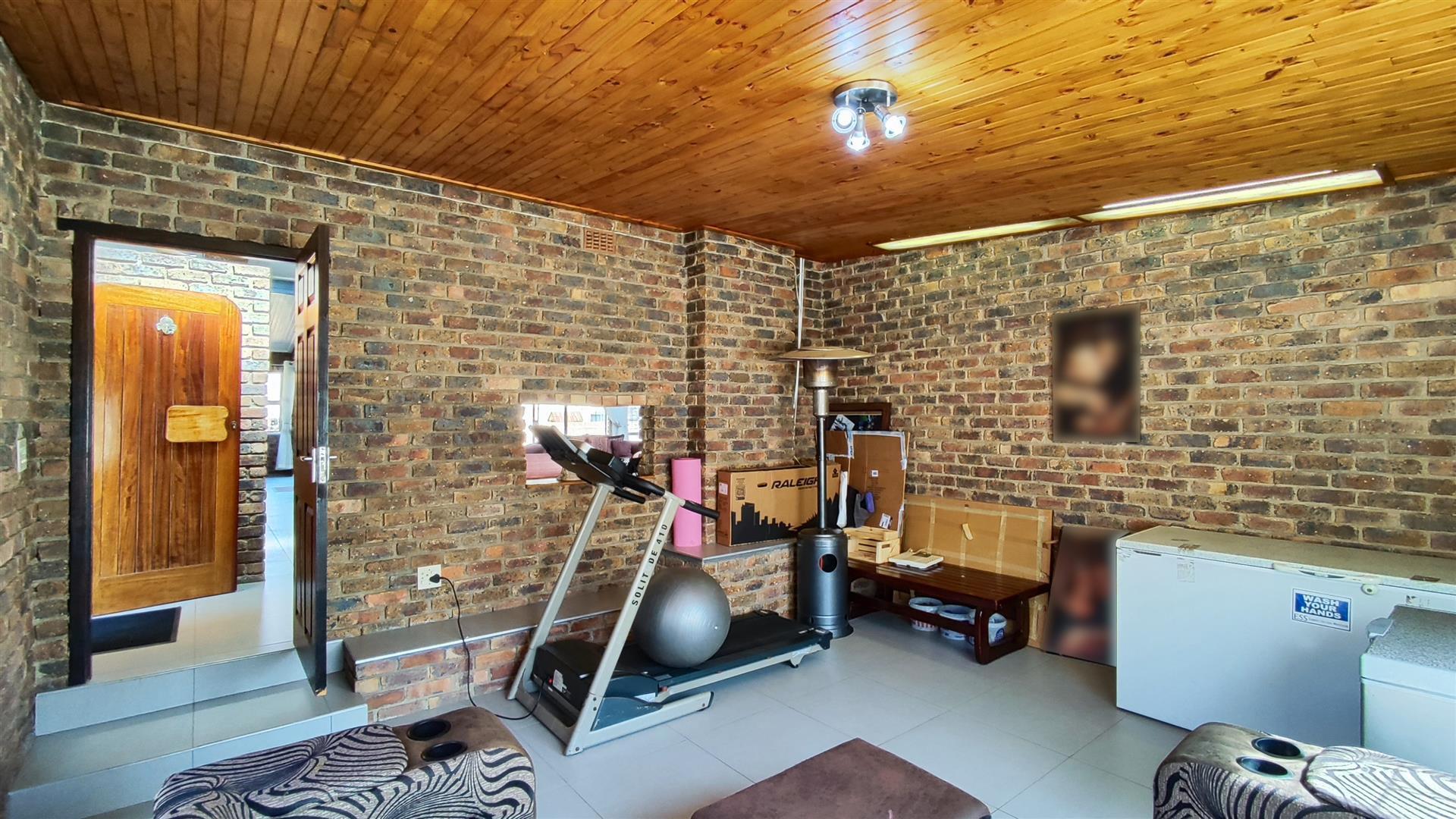 TV Room - 26 square meters of property in Terenure
