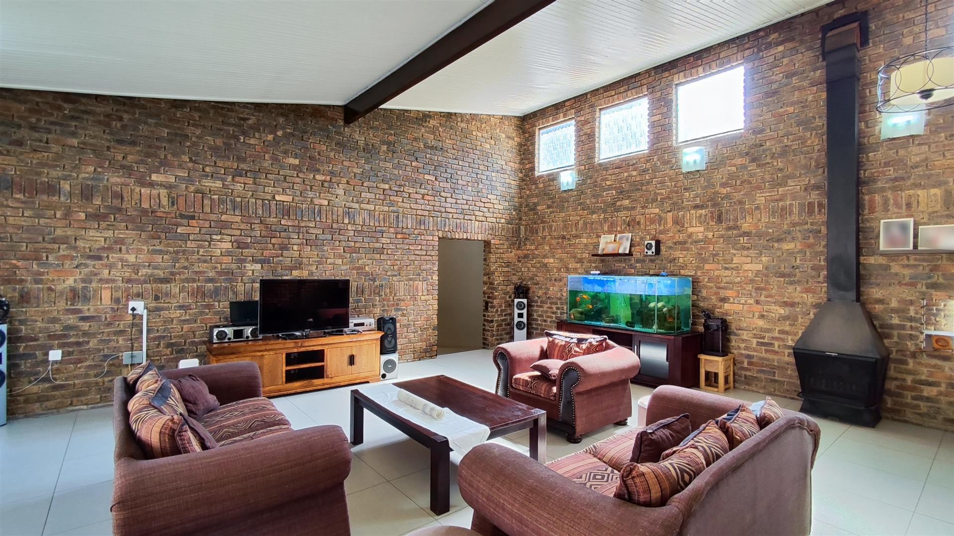 Lounges - 60 square meters of property in Terenure