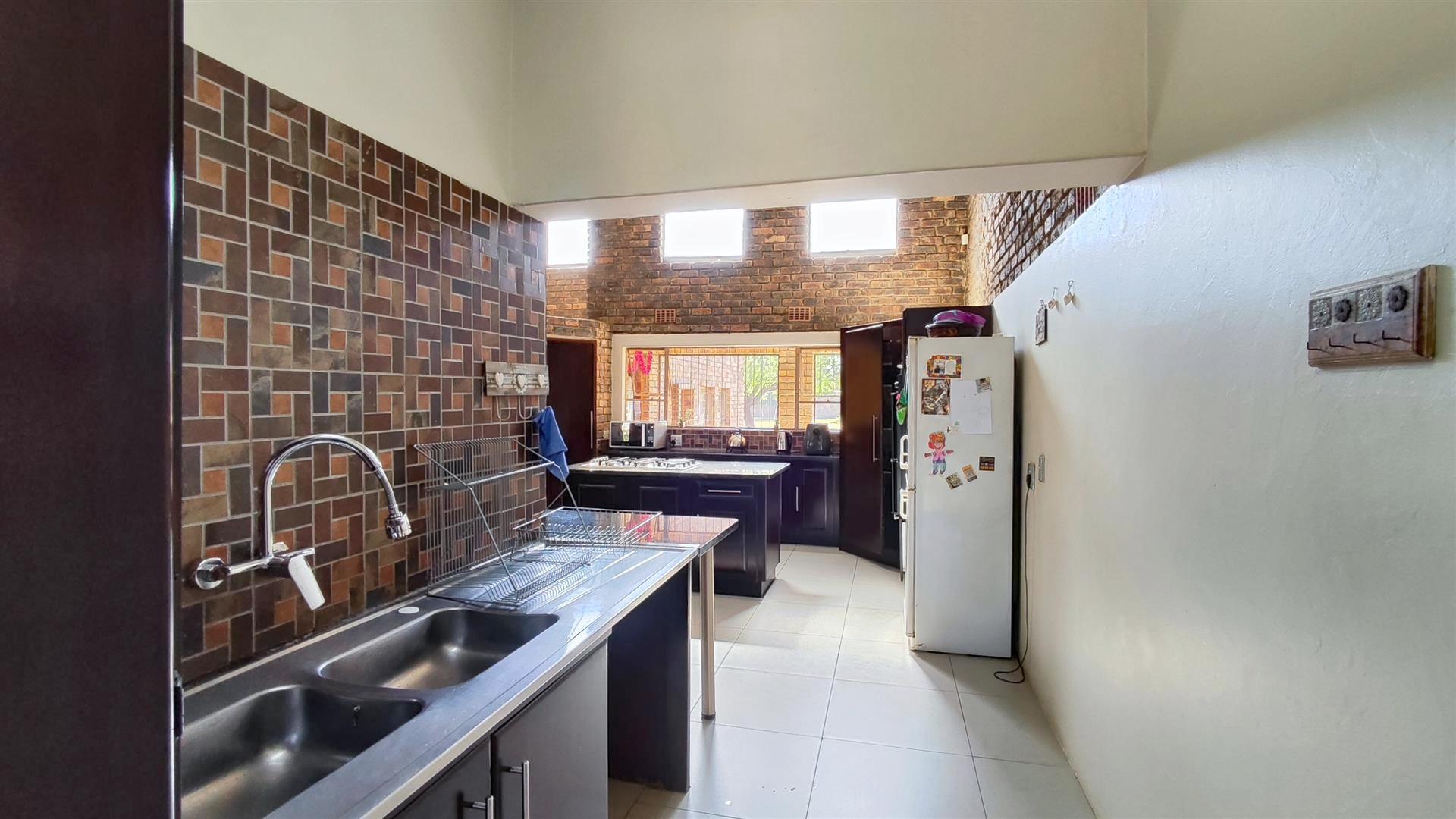 Scullery - 8 square meters of property in Terenure