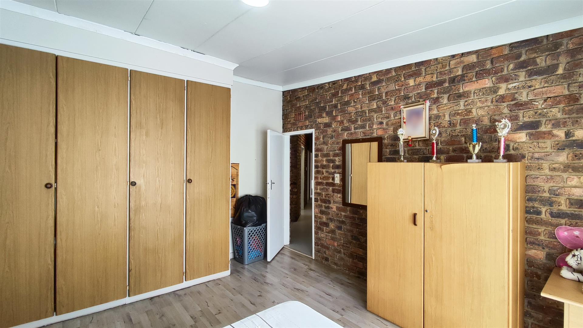 Bed Room 1 - 21 square meters of property in Terenure