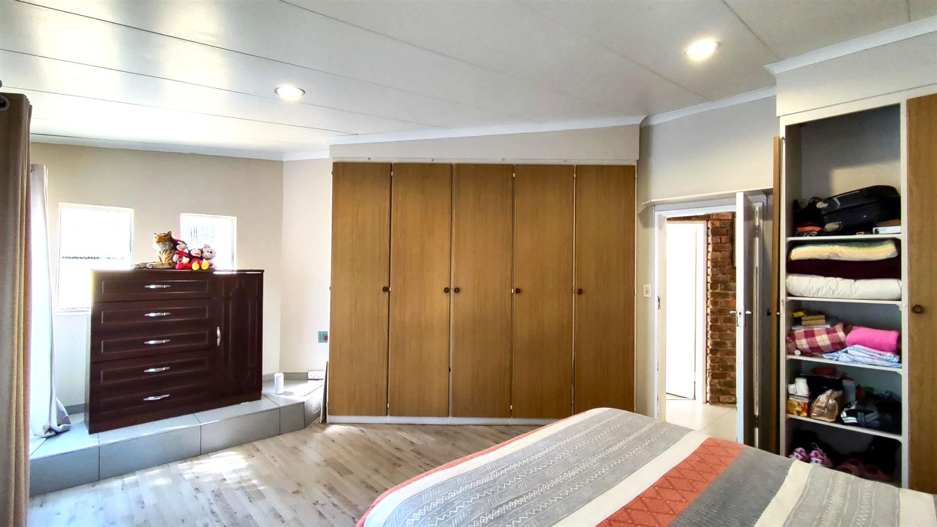 Bed Room 2 - 24 square meters of property in Terenure