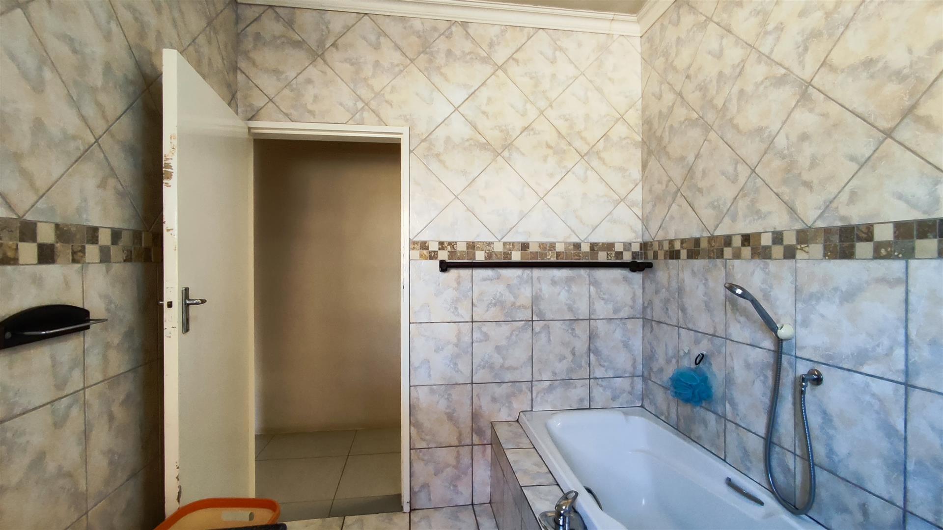 Bathroom 1 - 8 square meters of property in Terenure