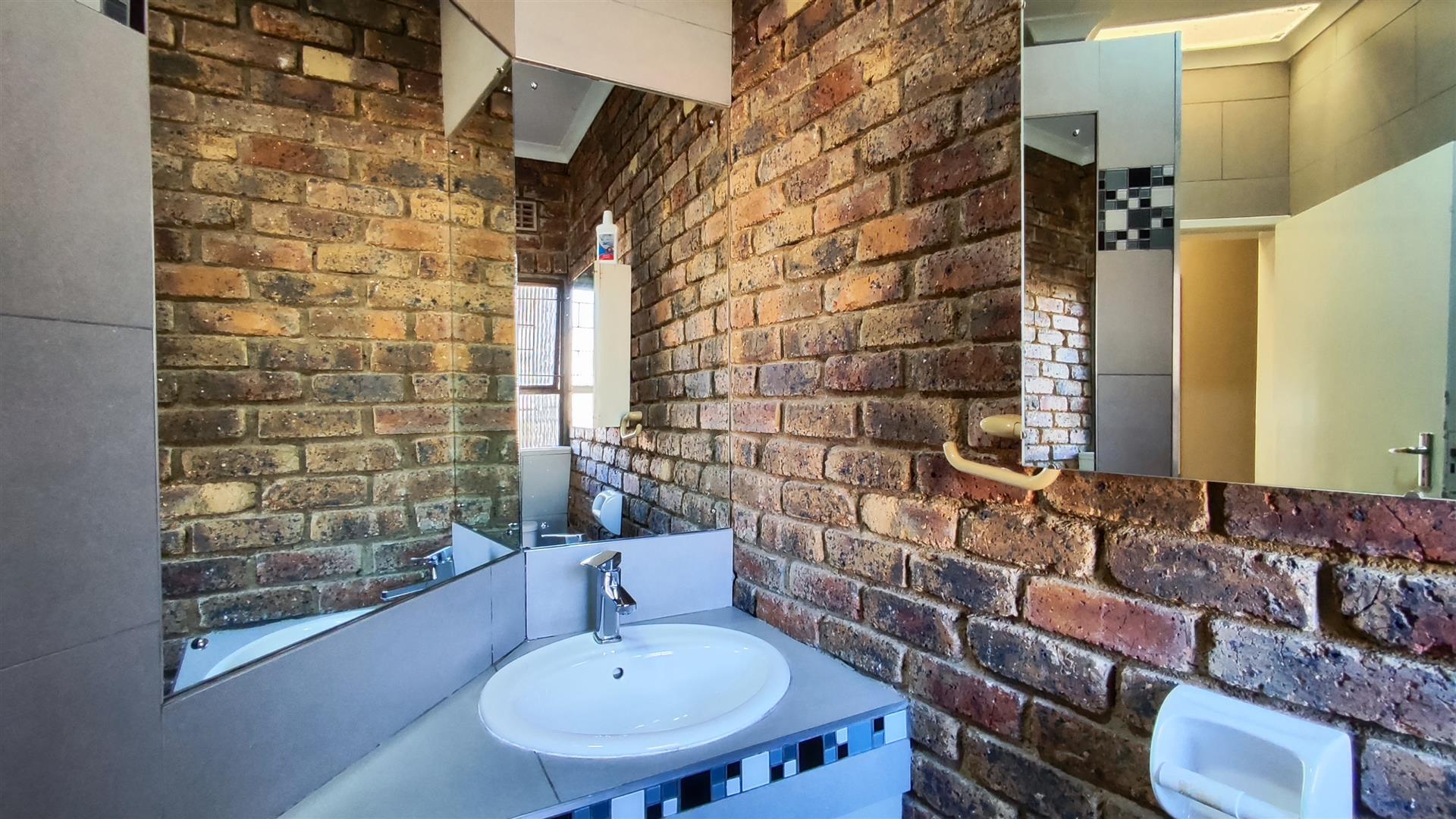 Bathroom 2 - 6 square meters of property in Terenure