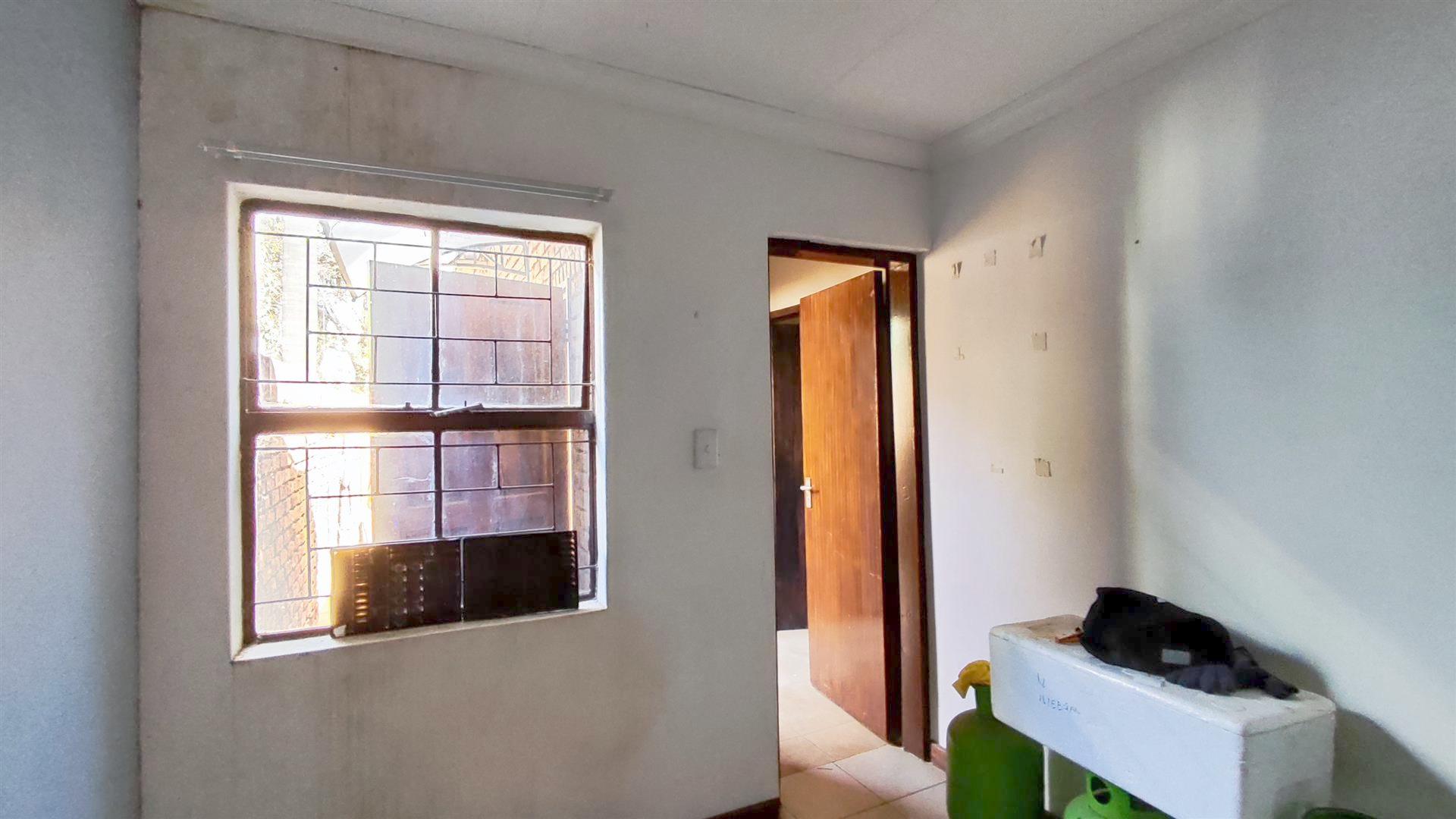 Flatlet - 27 square meters of property in Terenure