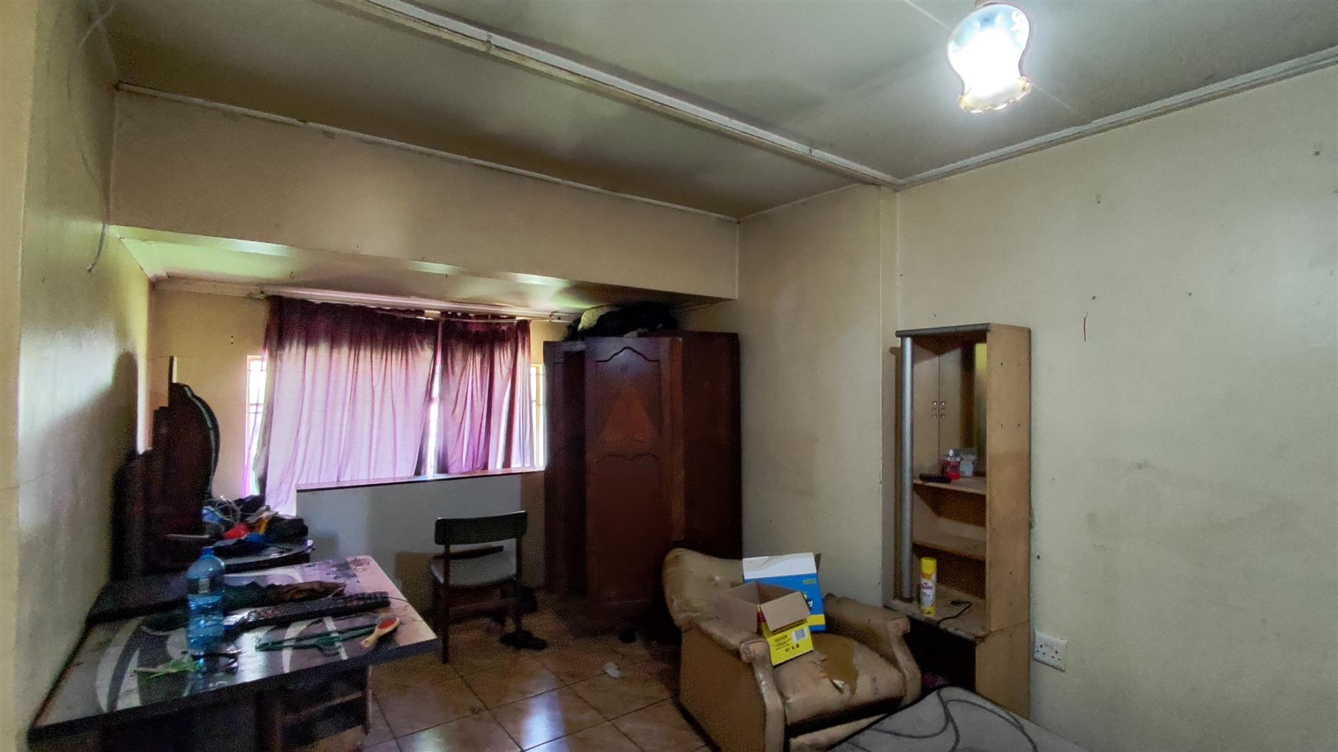Bed Room 1 - 19 square meters of property in Vanderbijlpark