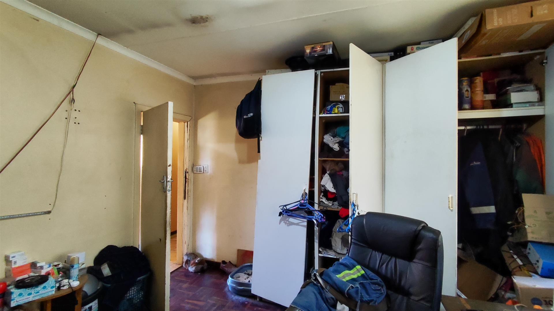 Main Bedroom - 16 square meters of property in Vanderbijlpark