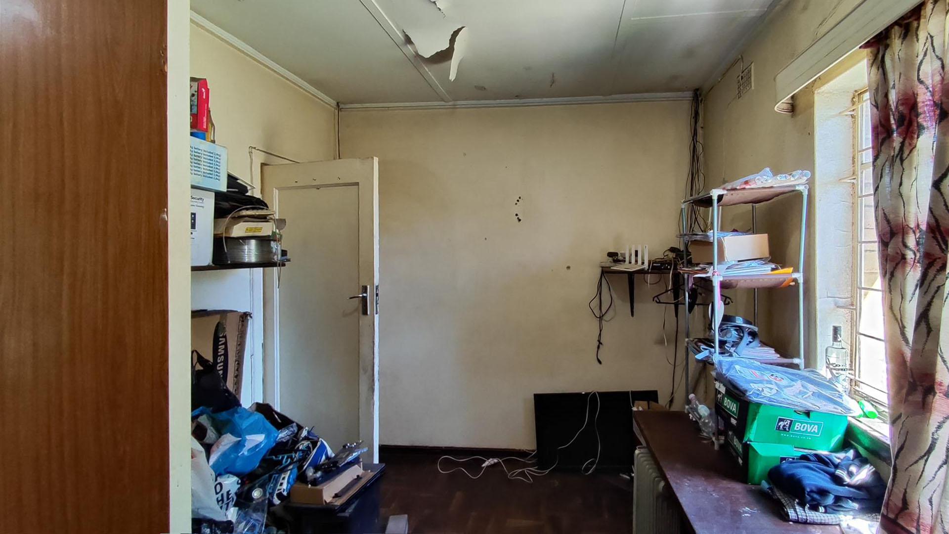 Bed Room 2 - 13 square meters of property in Vanderbijlpark