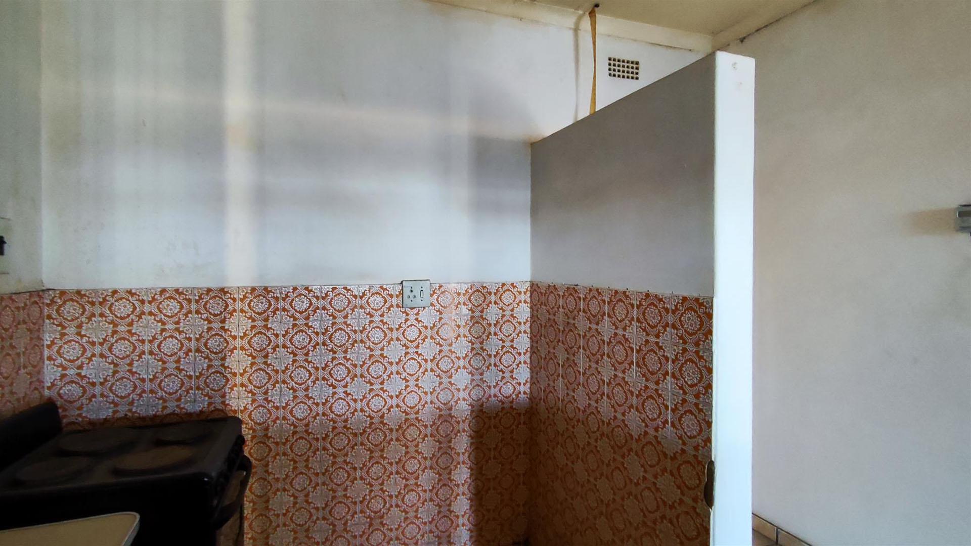 Kitchen - 12 square meters of property in Sonland Park