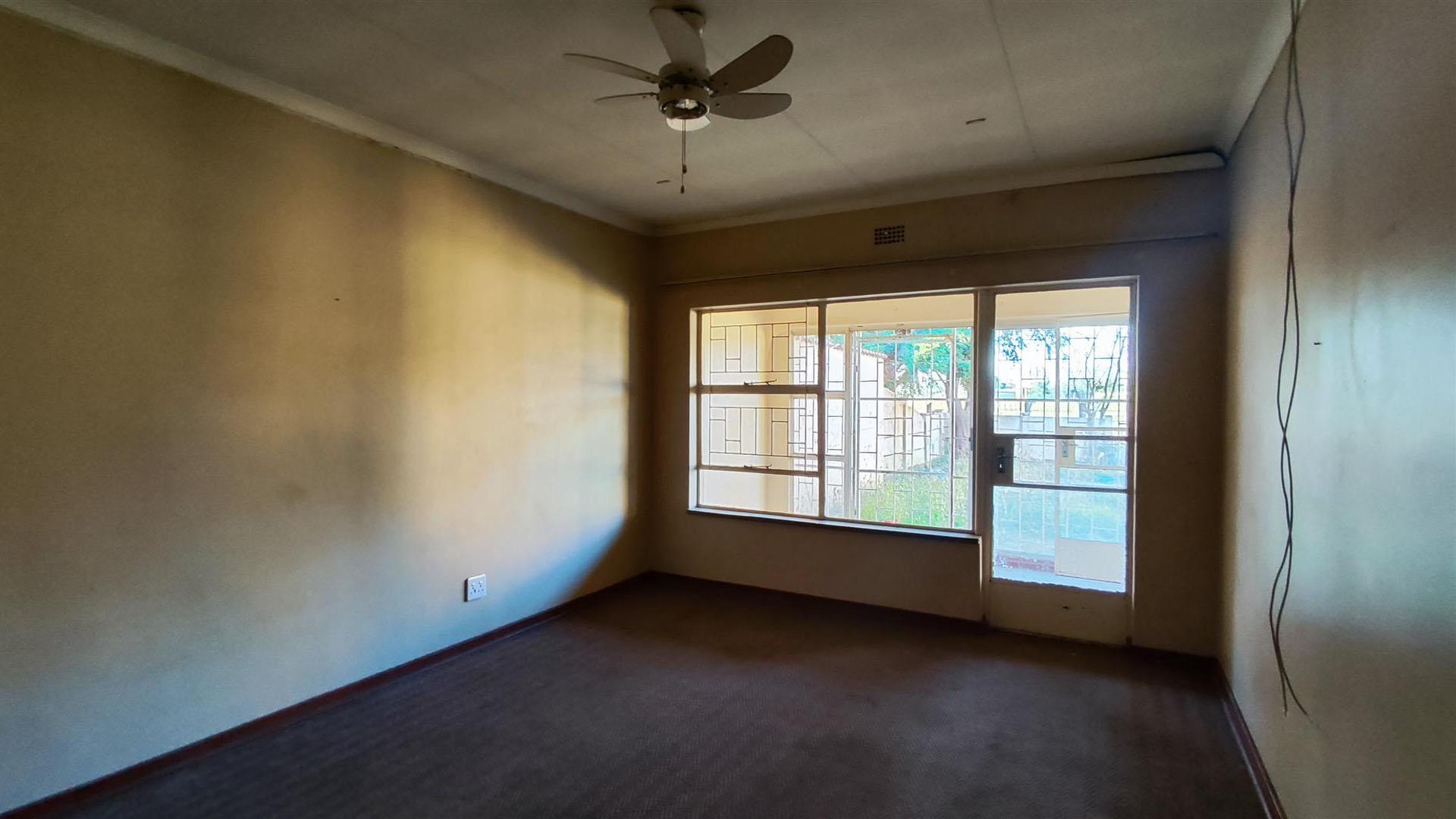 Bed Room 1 - 26 square meters of property in Sonland Park