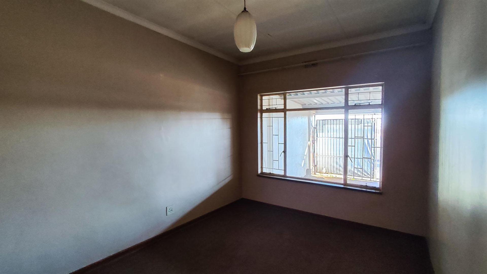 Bed Room 2 - 14 square meters of property in Sonland Park