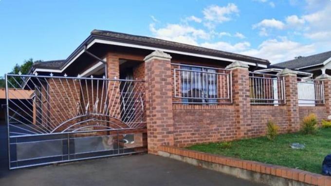 3 Bedroom House for Sale For Sale in Panorama Gardens - Private Sale - MR625473