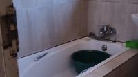 Bathroom 1 of property in Panorama Gardens