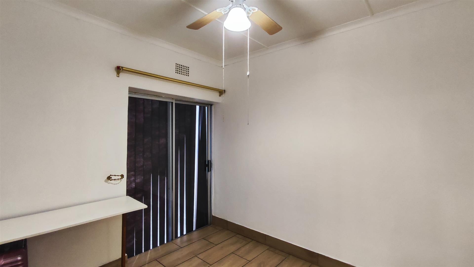 Bed Room 1 - 11 square meters of property in Visagiepark