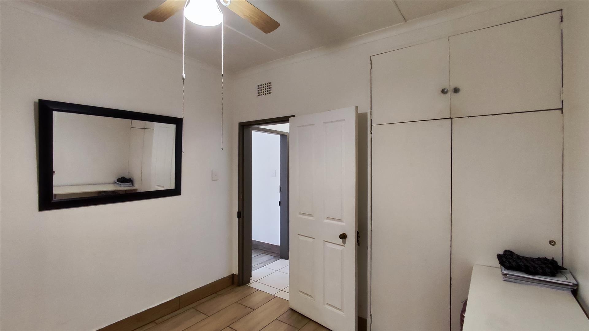 Bed Room 1 - 11 square meters of property in Visagiepark