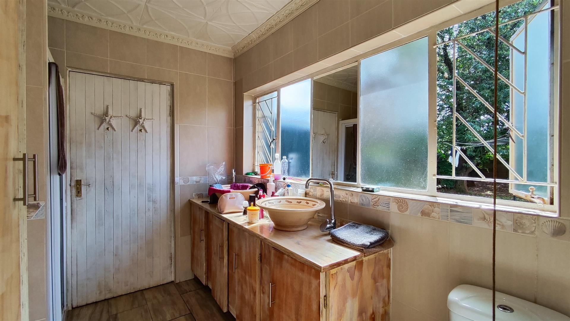 Main Bathroom - 8 square meters of property in Visagiepark