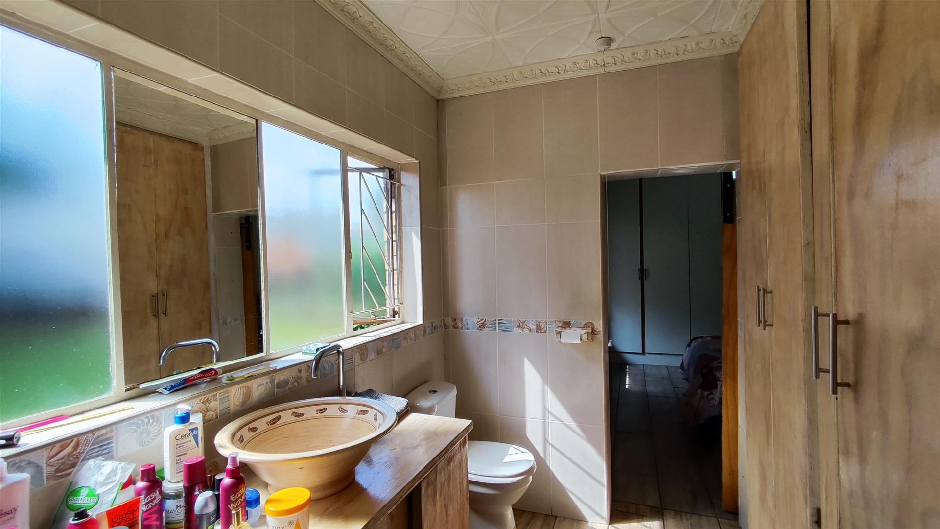 Main Bathroom - 8 square meters of property in Visagiepark