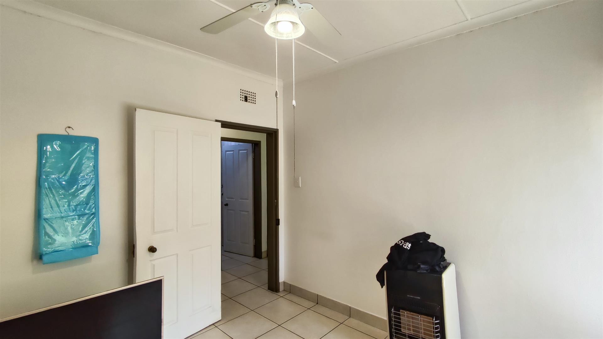 Bed Room 2 - 11 square meters of property in Visagiepark