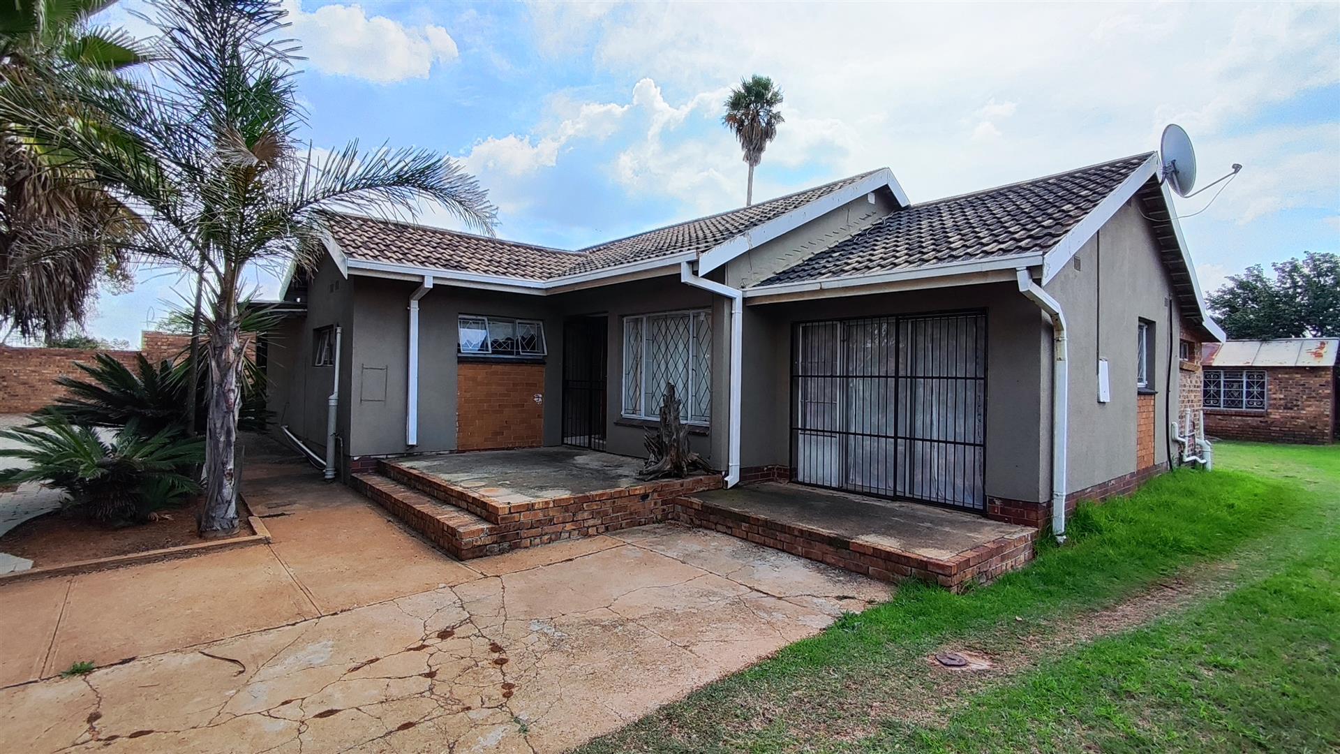 Front View of property in Visagiepark