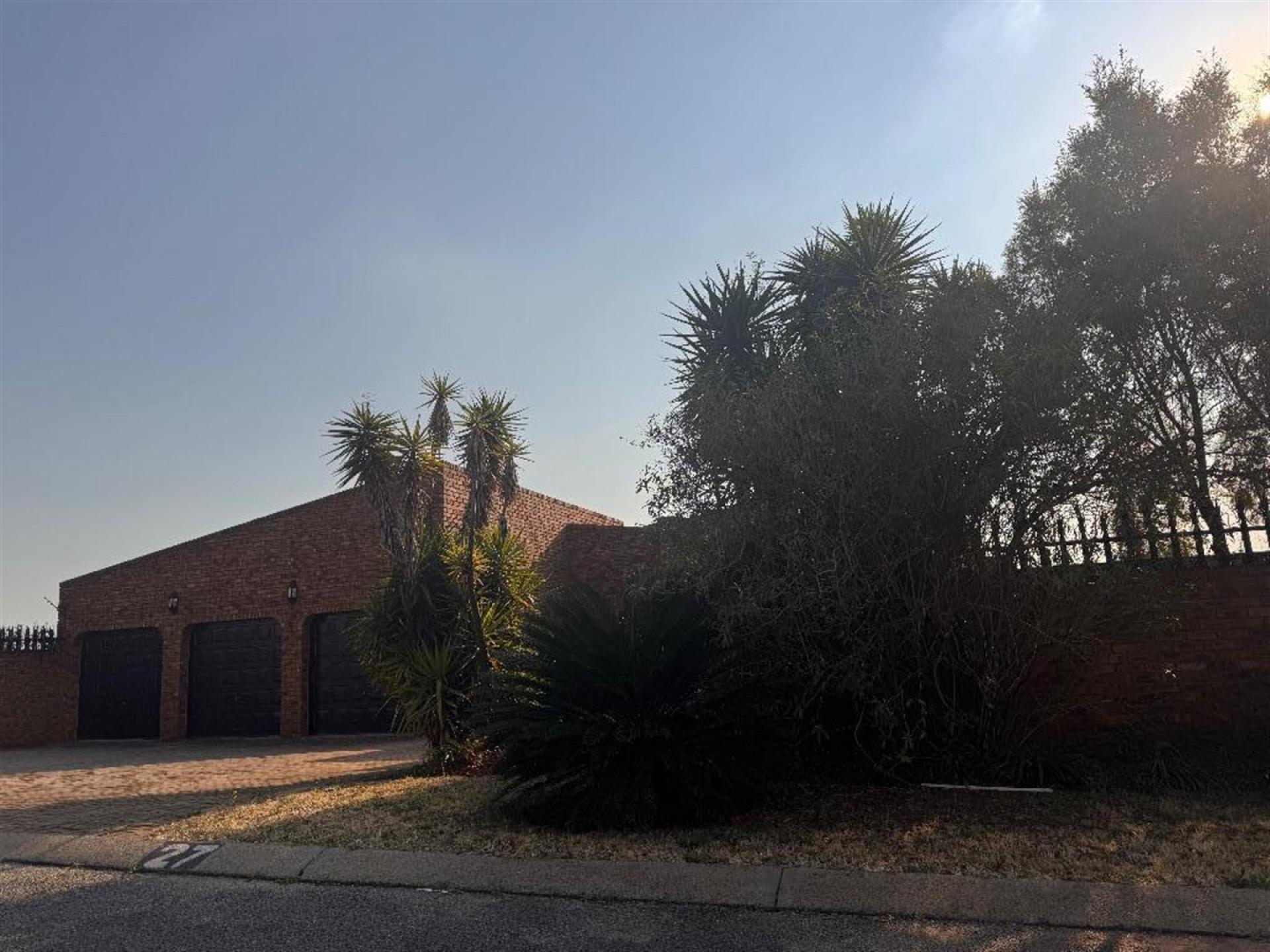 Front View of property in Dalpark
