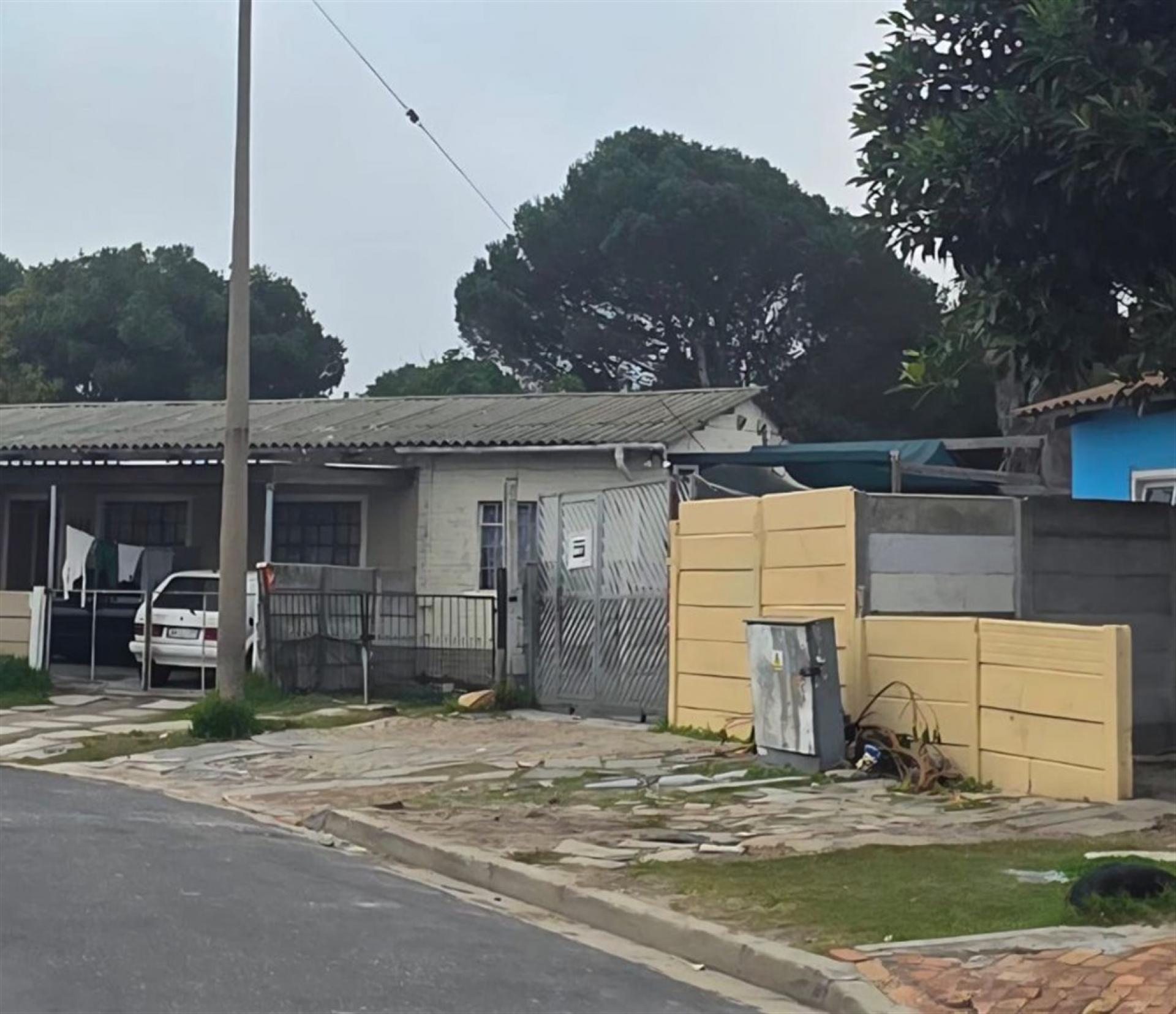 Front View of property in Silvertown