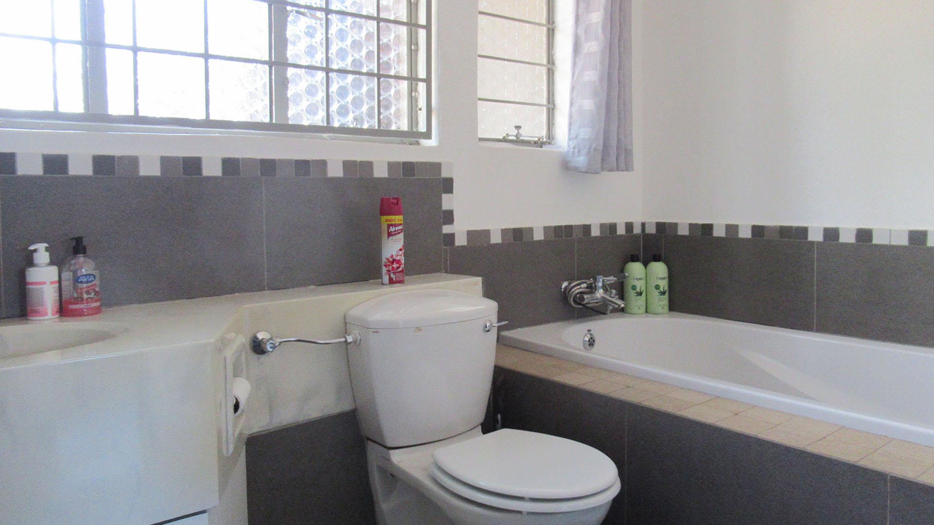 Bathroom 1 - 8 square meters of property in President Ridge