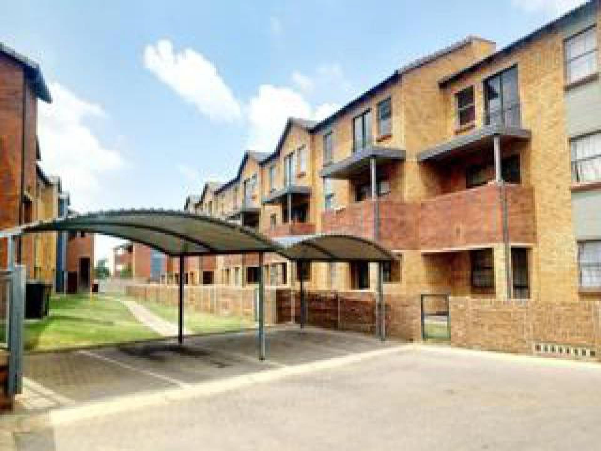 Front View of property in Alveda