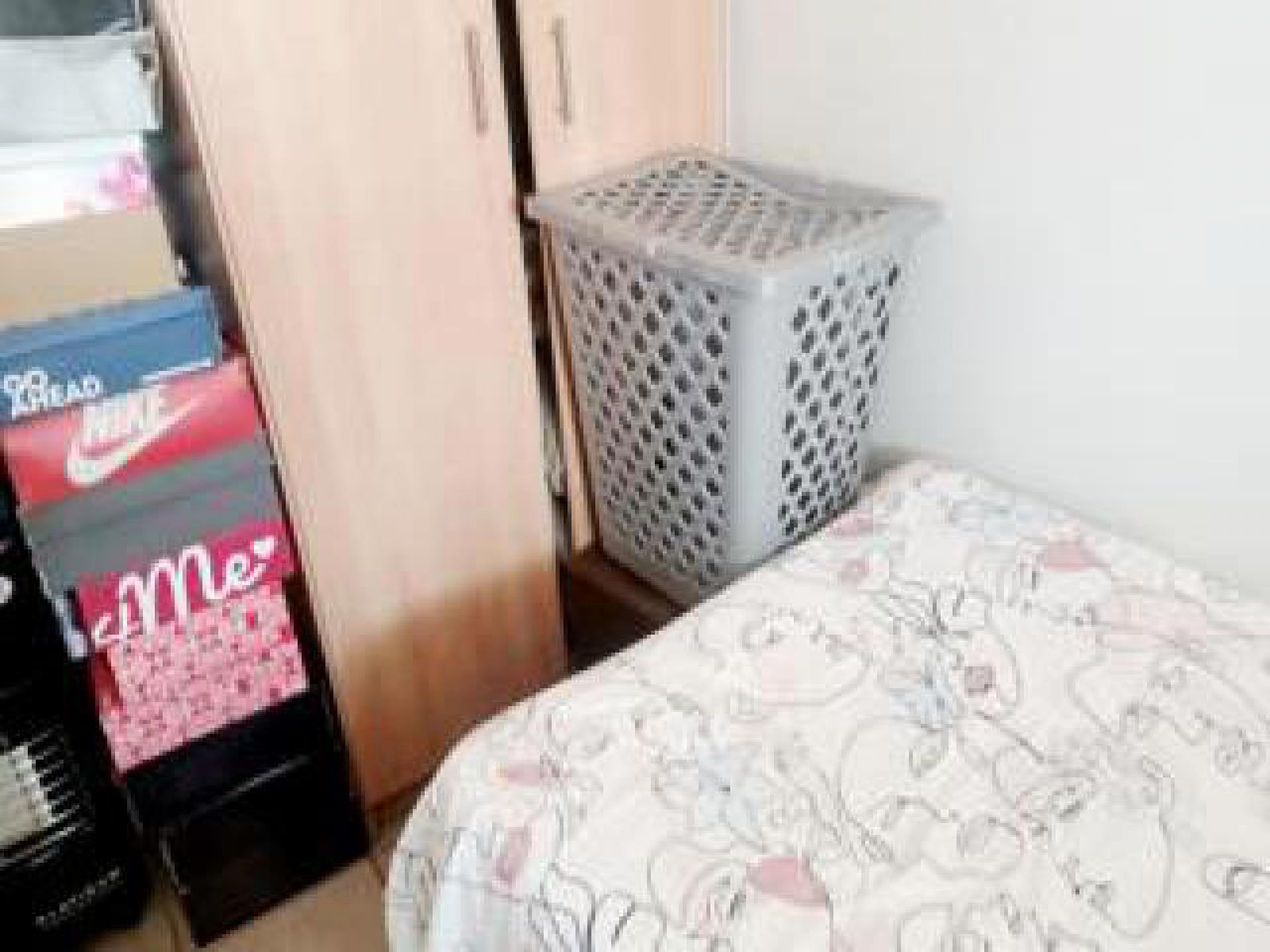 Bed Room 1 - 10 square meters of property in Alveda