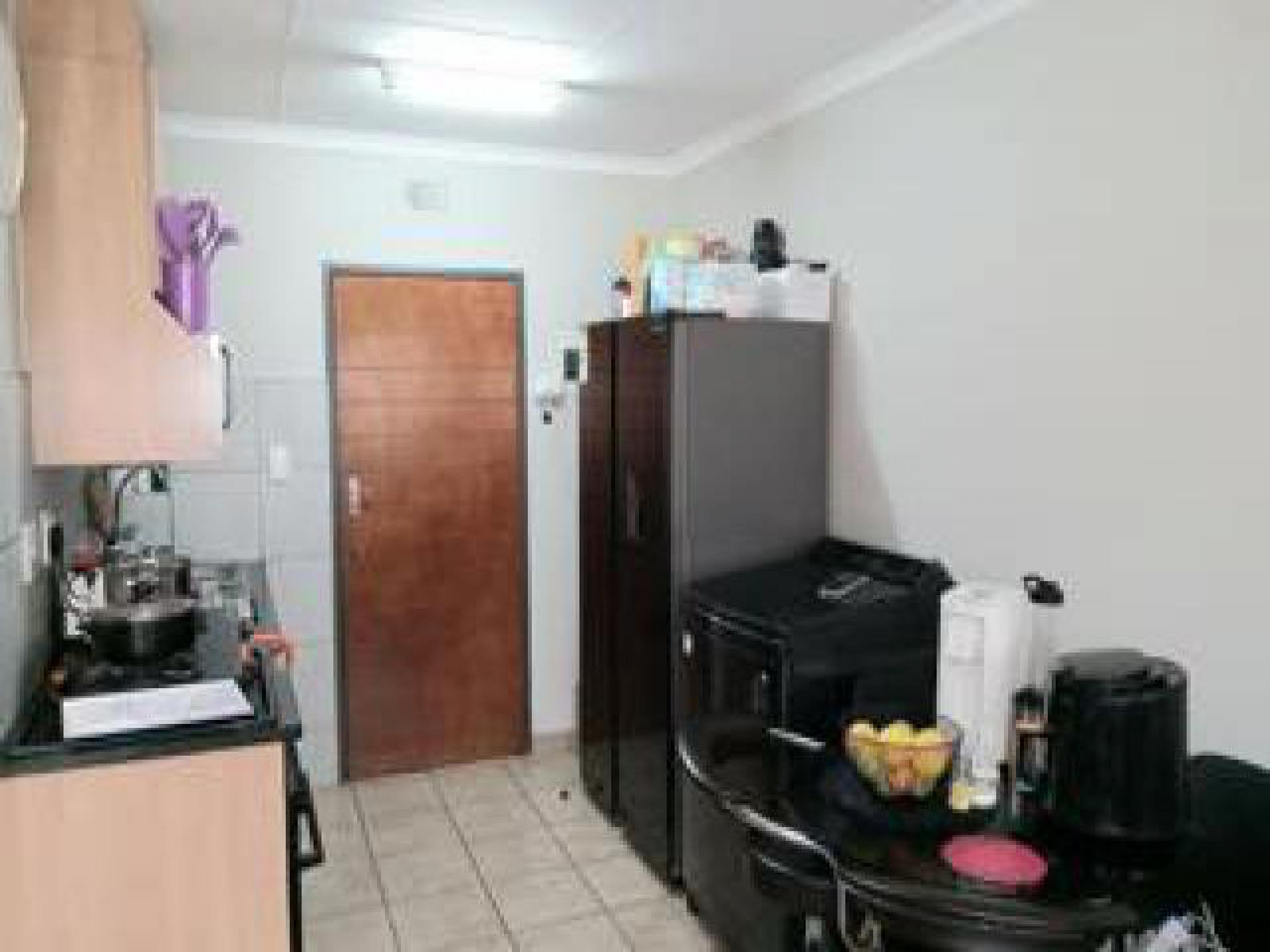 Kitchen - 8 square meters of property in Alveda