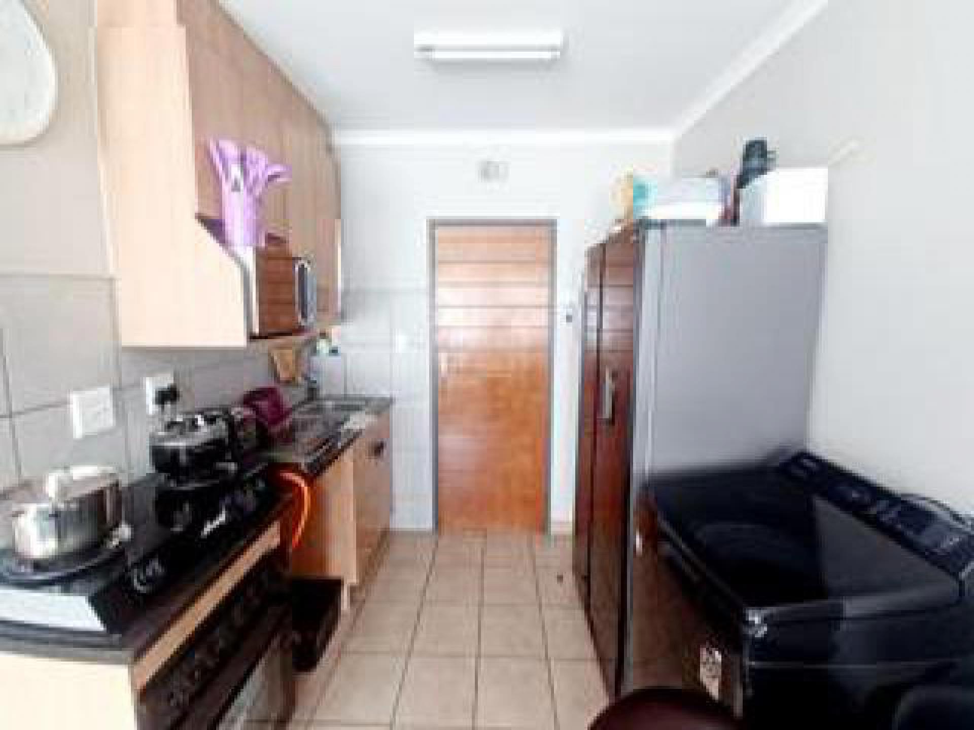 Kitchen - 8 square meters of property in Alveda