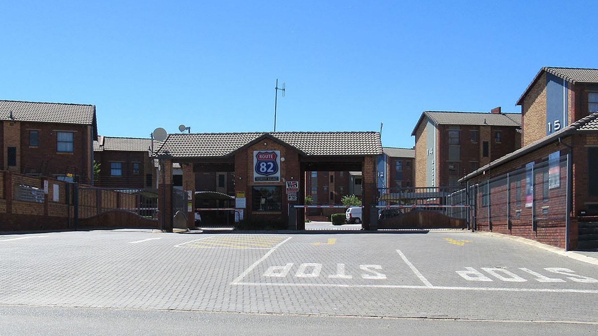 Front View of property in Alveda