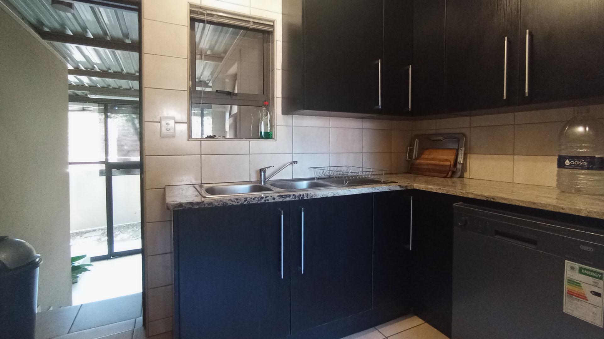 Scullery - 25 square meters of property in Rooihuiskraal North