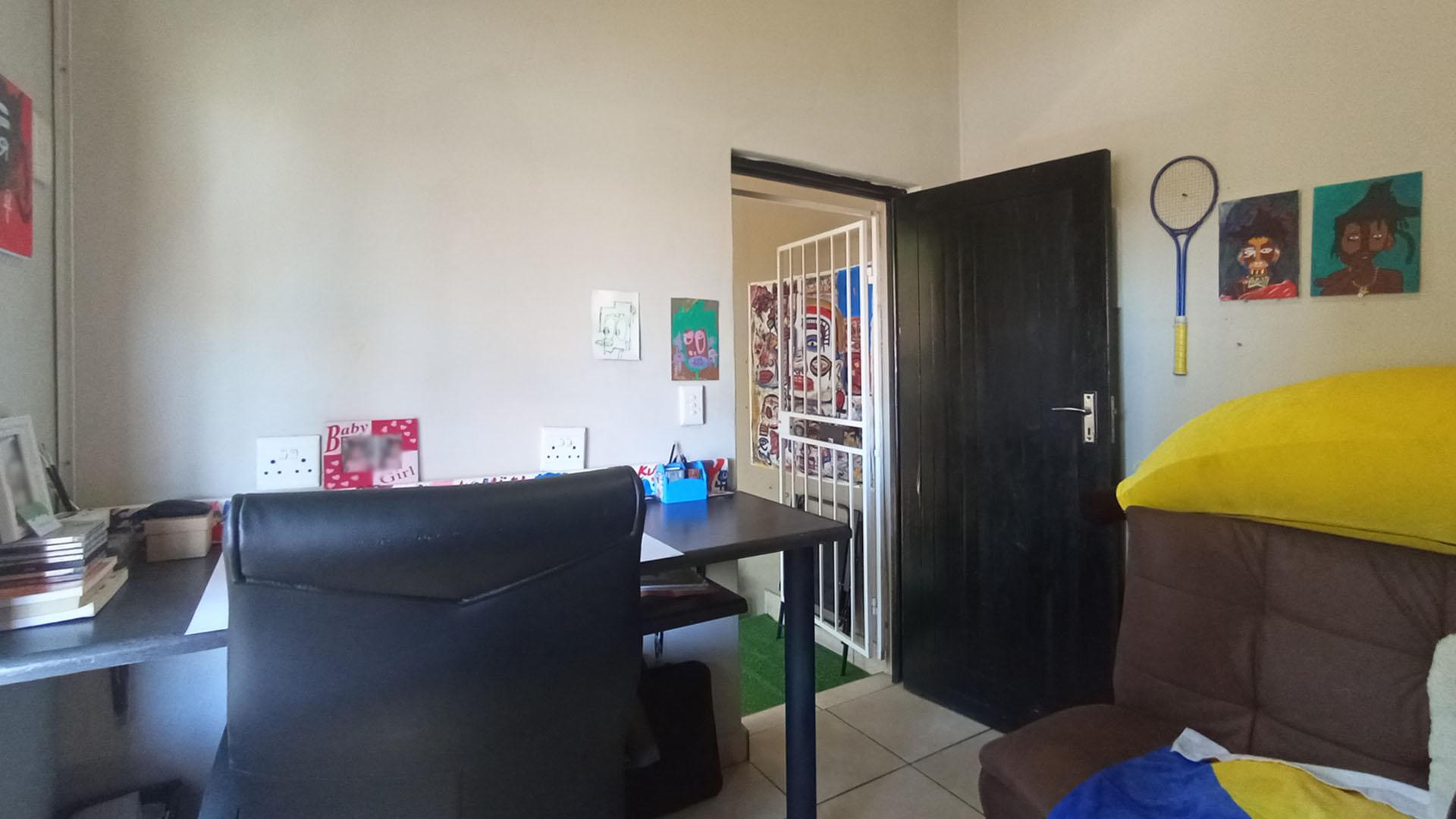 Rooms - 48 square meters of property in Rooihuiskraal North
